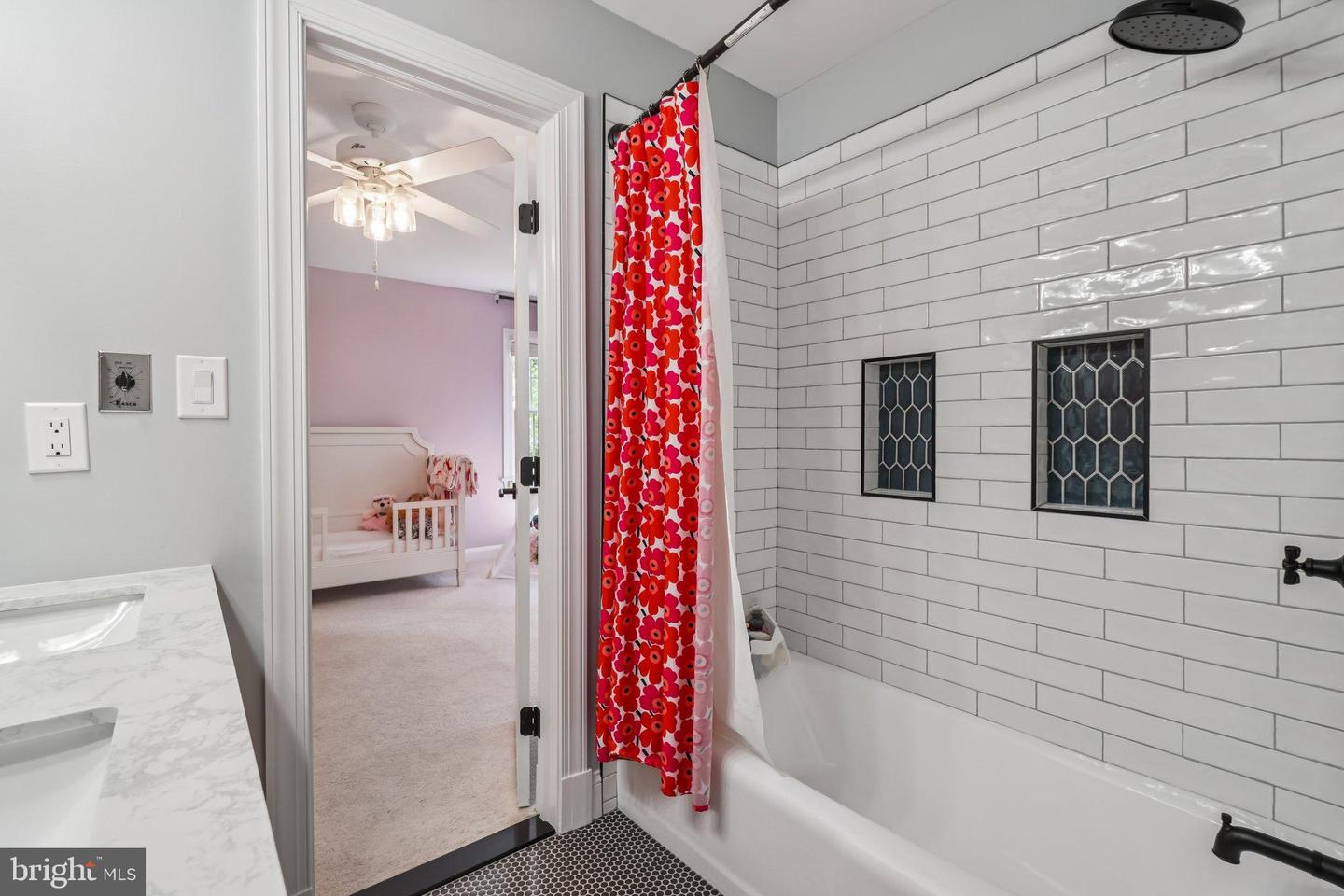 5504 W RIDGE VIEW DR, FAIRFAX, Virginia 22030, 4 Bedrooms Bedrooms, 10 Rooms Rooms,4 BathroomsBathrooms,Residential,For sale,5504 W RIDGE VIEW DR,VAFX2260722 MLS # VAFX2260722