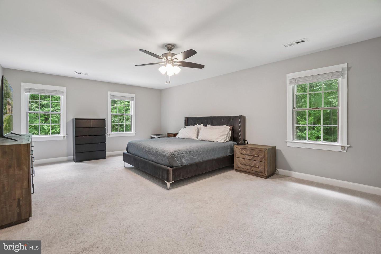 5504 W RIDGE VIEW DR, FAIRFAX, Virginia 22030, 4 Bedrooms Bedrooms, 10 Rooms Rooms,4 BathroomsBathrooms,Residential,For sale,5504 W RIDGE VIEW DR,VAFX2260722 MLS # VAFX2260722