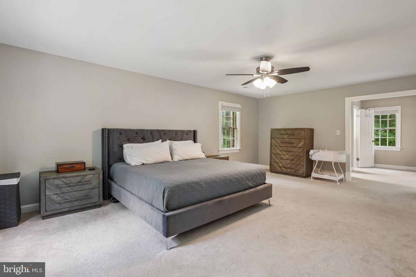 5504 W RIDGE VIEW DR, FAIRFAX, Virginia 22030, 4 Bedrooms Bedrooms, 10 Rooms Rooms,4 BathroomsBathrooms,Residential,For sale,5504 W RIDGE VIEW DR,VAFX2260722 MLS # VAFX2260722