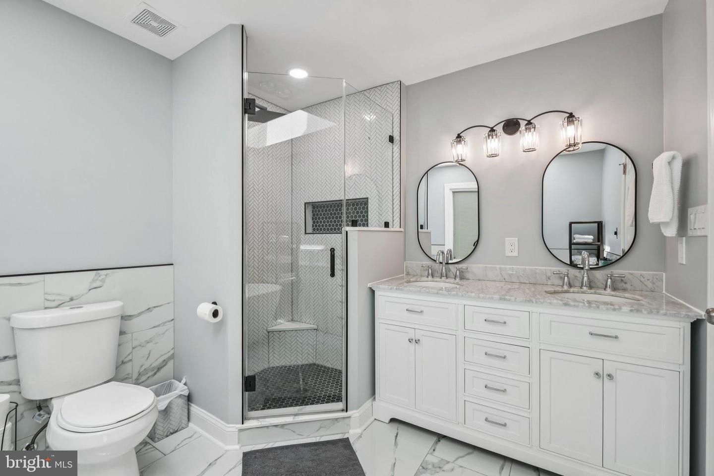 5504 W RIDGE VIEW DR, FAIRFAX, Virginia 22030, 4 Bedrooms Bedrooms, 10 Rooms Rooms,4 BathroomsBathrooms,Residential,For sale,5504 W RIDGE VIEW DR,VAFX2260722 MLS # VAFX2260722