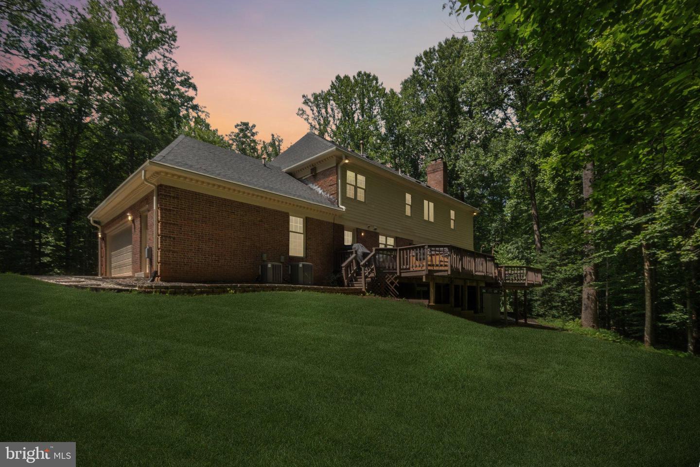 5504 W RIDGE VIEW DR, FAIRFAX, Virginia 22030, 4 Bedrooms Bedrooms, 10 Rooms Rooms,4 BathroomsBathrooms,Residential,For sale,5504 W RIDGE VIEW DR,VAFX2260722 MLS # VAFX2260722