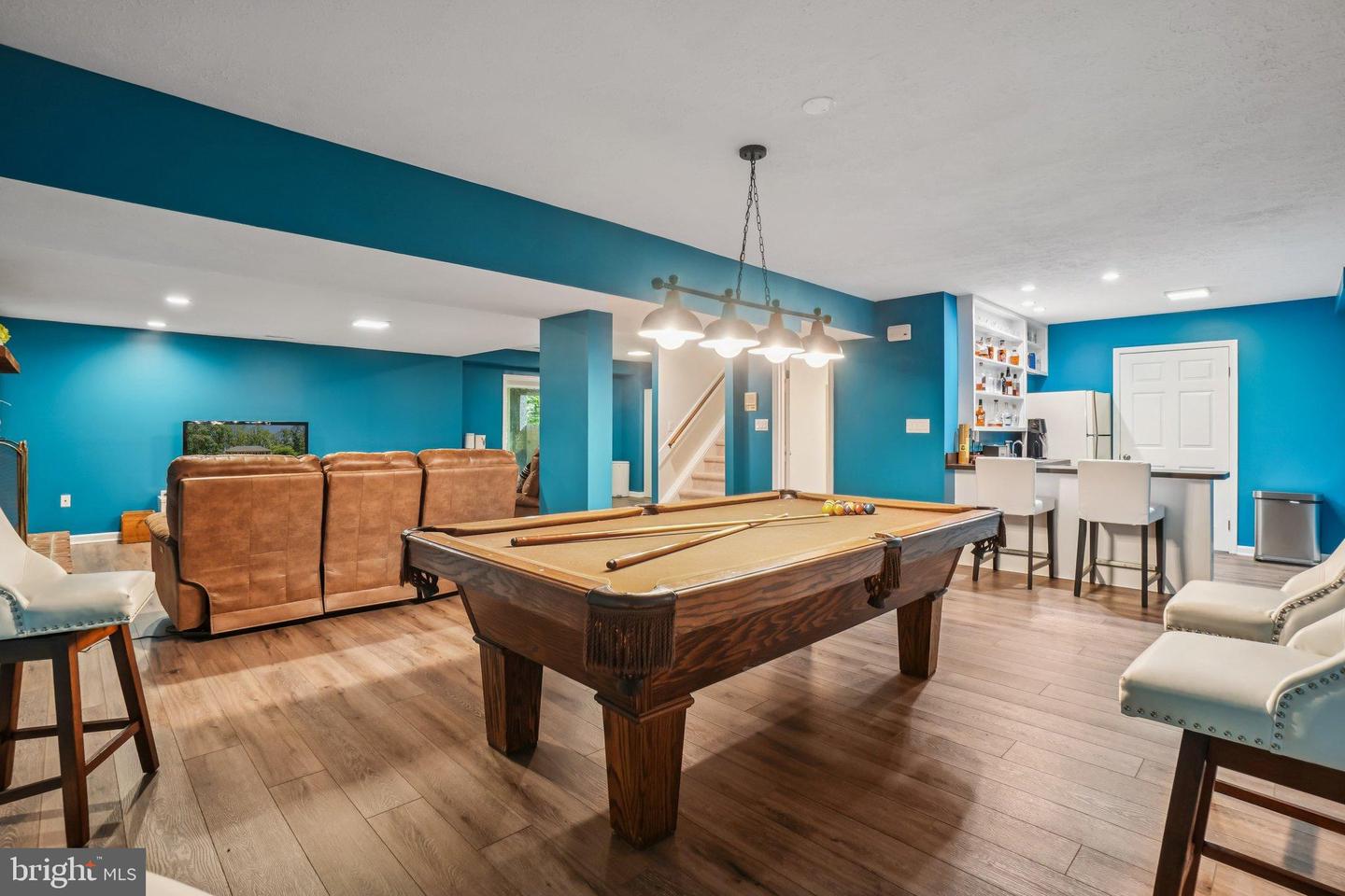 5504 W RIDGE VIEW DR, FAIRFAX, Virginia 22030, 4 Bedrooms Bedrooms, 10 Rooms Rooms,4 BathroomsBathrooms,Residential,For sale,5504 W RIDGE VIEW DR,VAFX2260722 MLS # VAFX2260722