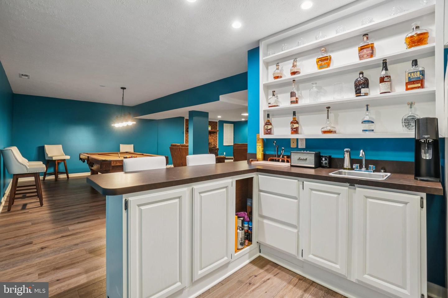 5504 W RIDGE VIEW DR, FAIRFAX, Virginia 22030, 4 Bedrooms Bedrooms, 10 Rooms Rooms,4 BathroomsBathrooms,Residential,For sale,5504 W RIDGE VIEW DR,VAFX2260722 MLS # VAFX2260722