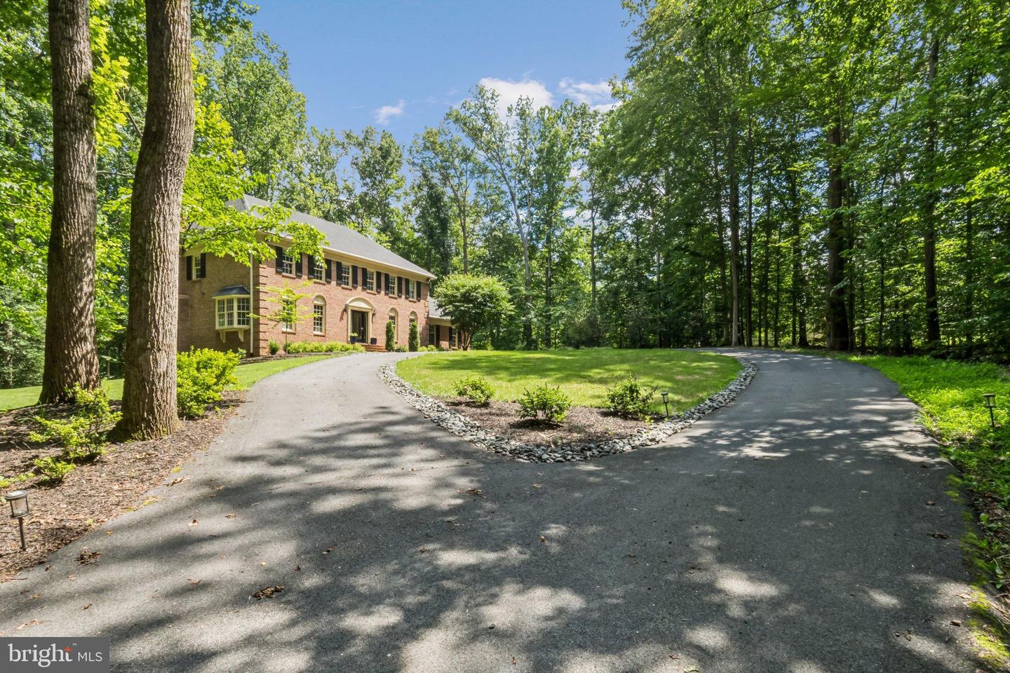 5504 W RIDGE VIEW DR, FAIRFAX, Virginia 22030, 4 Bedrooms Bedrooms, 10 Rooms Rooms,4 BathroomsBathrooms,Residential,For sale,5504 W RIDGE VIEW DR,VAFX2260722 MLS # VAFX2260722