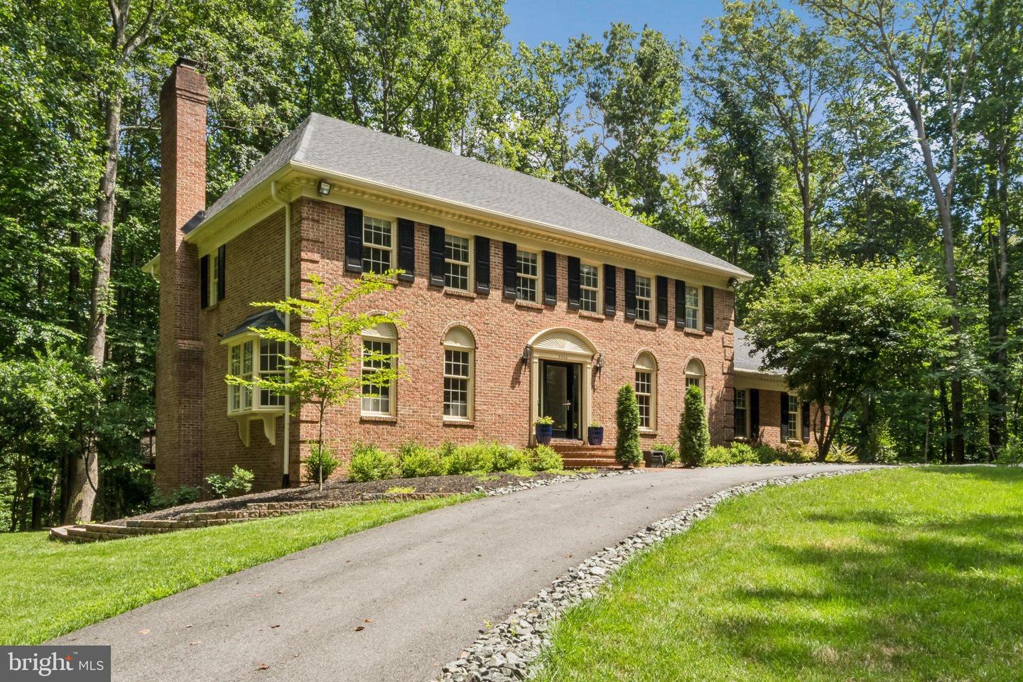 5504 W RIDGE VIEW DR, FAIRFAX, Virginia 22030, 4 Bedrooms Bedrooms, 10 Rooms Rooms,4 BathroomsBathrooms,Residential,For sale,5504 W RIDGE VIEW DR,VAFX2260722 MLS # VAFX2260722