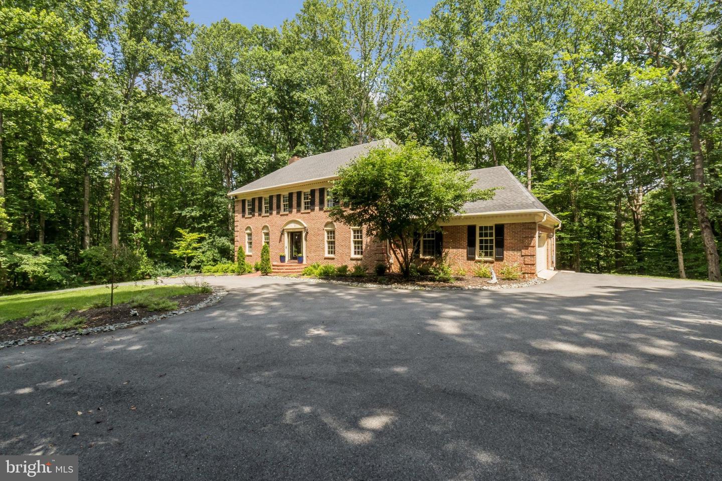 5504 W RIDGE VIEW DR, FAIRFAX, Virginia 22030, 4 Bedrooms Bedrooms, 10 Rooms Rooms,4 BathroomsBathrooms,Residential,For sale,5504 W RIDGE VIEW DR,VAFX2260722 MLS # VAFX2260722