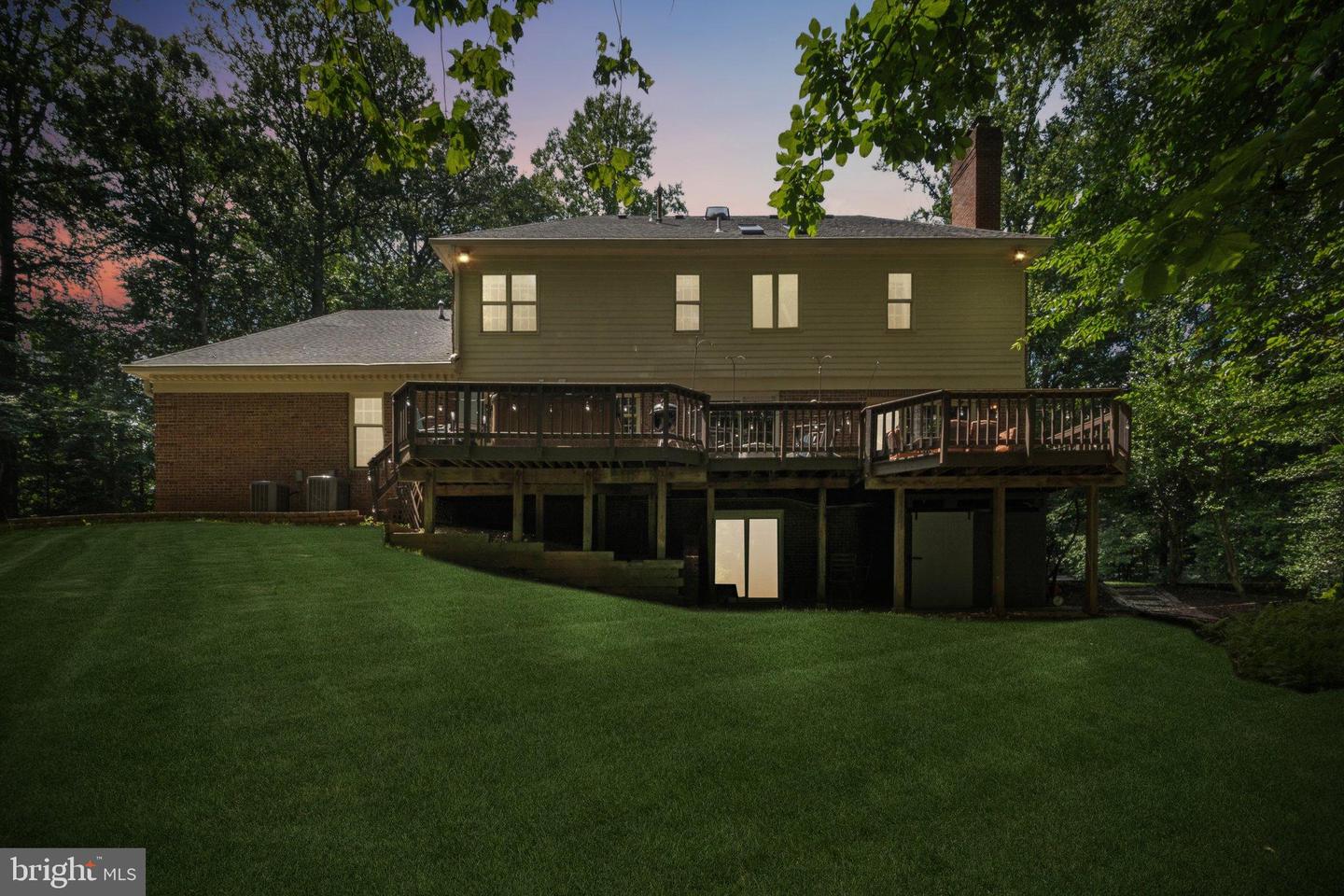 5504 W RIDGE VIEW DR, FAIRFAX, Virginia 22030, 4 Bedrooms Bedrooms, 10 Rooms Rooms,4 BathroomsBathrooms,Residential,For sale,5504 W RIDGE VIEW DR,VAFX2260722 MLS # VAFX2260722