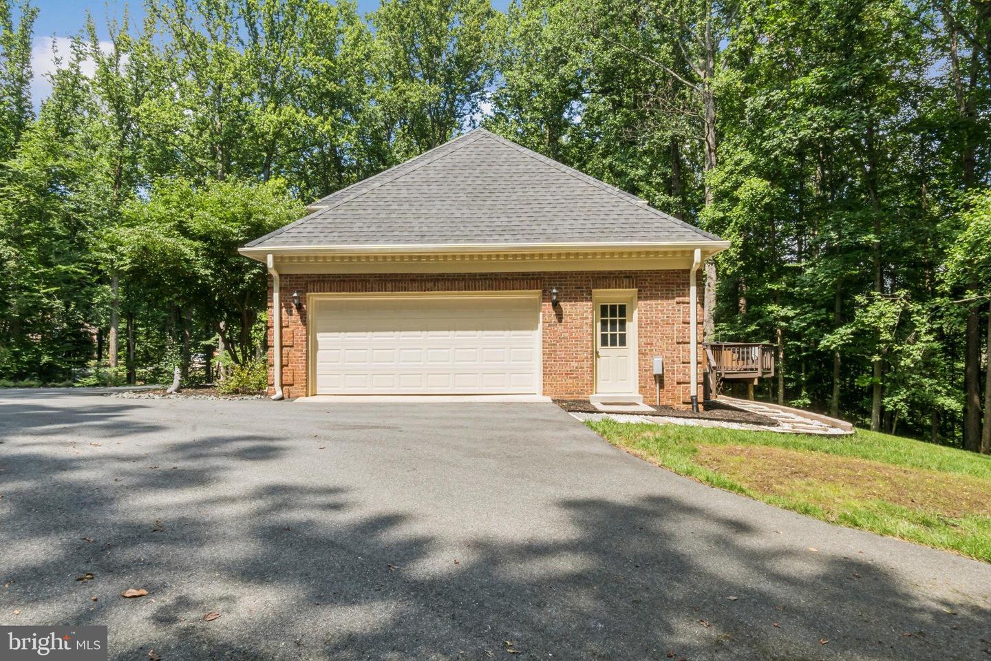 5504 W RIDGE VIEW DR, FAIRFAX, Virginia 22030, 4 Bedrooms Bedrooms, 10 Rooms Rooms,4 BathroomsBathrooms,Residential,For sale,5504 W RIDGE VIEW DR,VAFX2260722 MLS # VAFX2260722