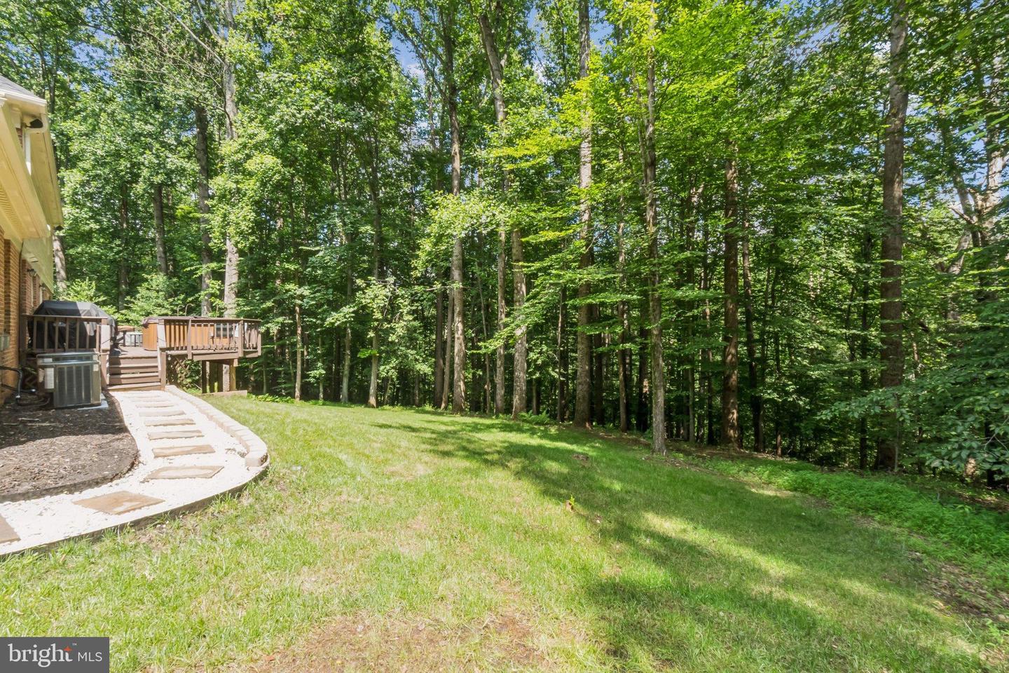 5504 W RIDGE VIEW DR, FAIRFAX, Virginia 22030, 4 Bedrooms Bedrooms, 10 Rooms Rooms,4 BathroomsBathrooms,Residential,For sale,5504 W RIDGE VIEW DR,VAFX2260722 MLS # VAFX2260722