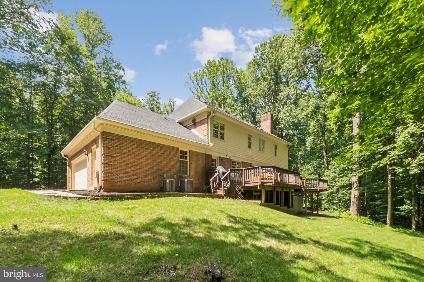 5504 W RIDGE VIEW DR, FAIRFAX, Virginia 22030, 4 Bedrooms Bedrooms, 10 Rooms Rooms,4 BathroomsBathrooms,Residential,For sale,5504 W RIDGE VIEW DR,VAFX2260722 MLS # VAFX2260722