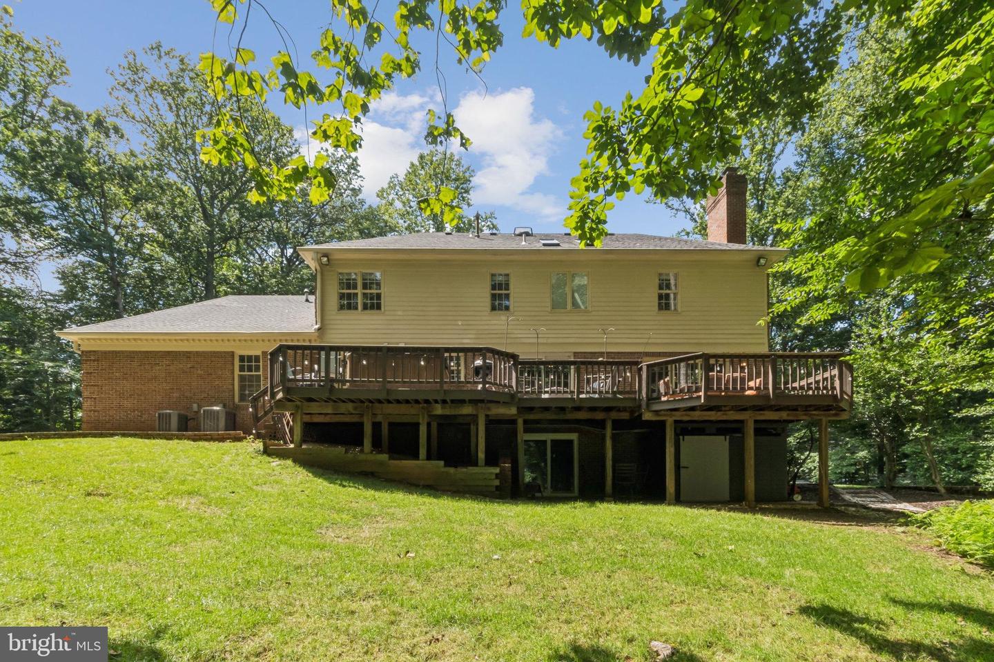 5504 W RIDGE VIEW DR, FAIRFAX, Virginia 22030, 4 Bedrooms Bedrooms, 10 Rooms Rooms,4 BathroomsBathrooms,Residential,For sale,5504 W RIDGE VIEW DR,VAFX2260722 MLS # VAFX2260722