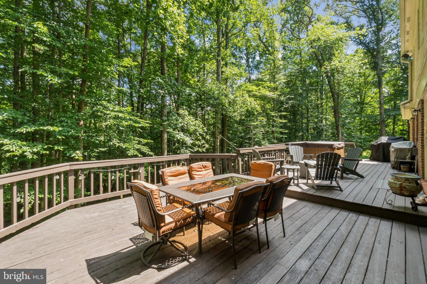 5504 W RIDGE VIEW DR, FAIRFAX, Virginia 22030, 4 Bedrooms Bedrooms, 10 Rooms Rooms,4 BathroomsBathrooms,Residential,For sale,5504 W RIDGE VIEW DR,VAFX2260722 MLS # VAFX2260722