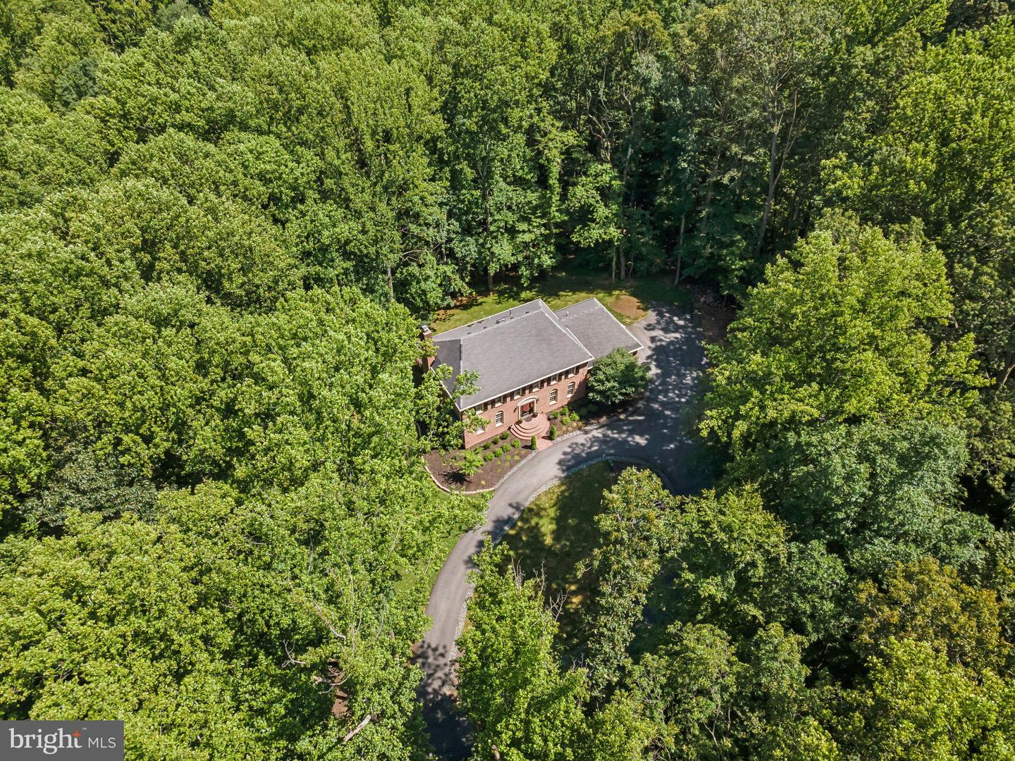 5504 W RIDGE VIEW DR, FAIRFAX, Virginia 22030, 4 Bedrooms Bedrooms, 10 Rooms Rooms,4 BathroomsBathrooms,Residential,For sale,5504 W RIDGE VIEW DR,VAFX2260722 MLS # VAFX2260722