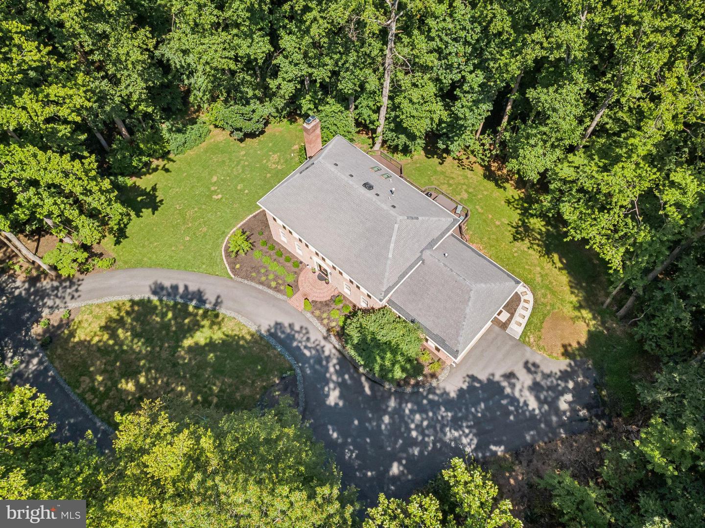 5504 W RIDGE VIEW DR, FAIRFAX, Virginia 22030, 4 Bedrooms Bedrooms, 10 Rooms Rooms,4 BathroomsBathrooms,Residential,For sale,5504 W RIDGE VIEW DR,VAFX2260722 MLS # VAFX2260722