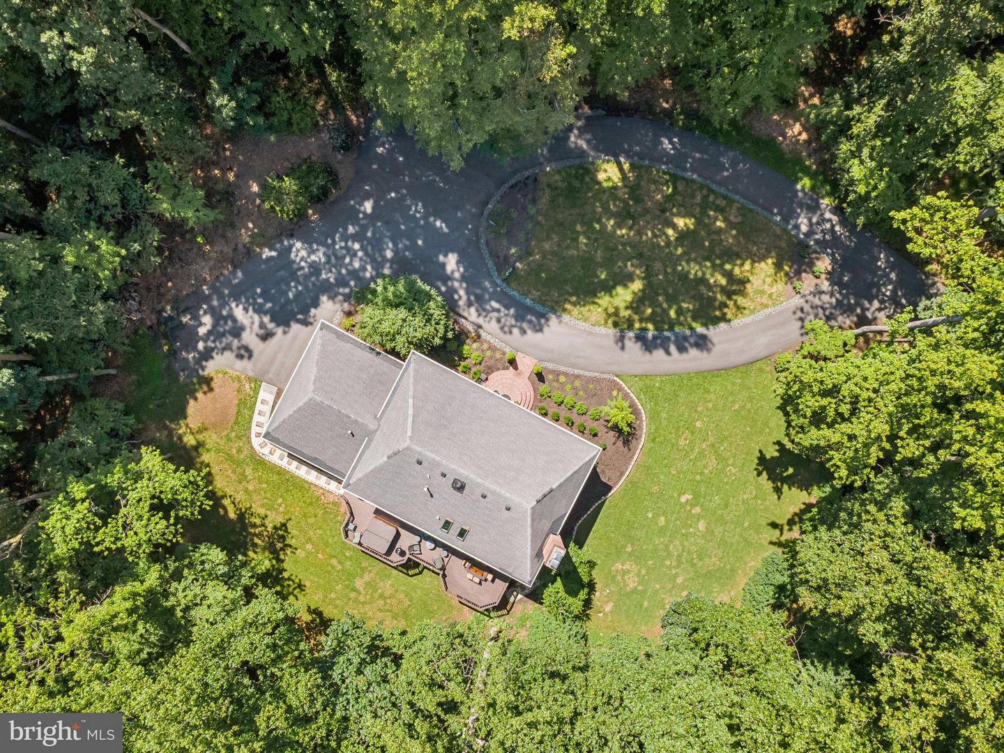 5504 W RIDGE VIEW DR, FAIRFAX, Virginia 22030, 4 Bedrooms Bedrooms, 10 Rooms Rooms,4 BathroomsBathrooms,Residential,For sale,5504 W RIDGE VIEW DR,VAFX2260722 MLS # VAFX2260722