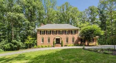 5504 W RIDGE VIEW DR, FAIRFAX, Virginia 22030, 4 Bedrooms Bedrooms, 10 Rooms Rooms,4 BathroomsBathrooms,Residential,For sale,5504 W RIDGE VIEW DR,VAFX2260722 MLS # VAFX2260722