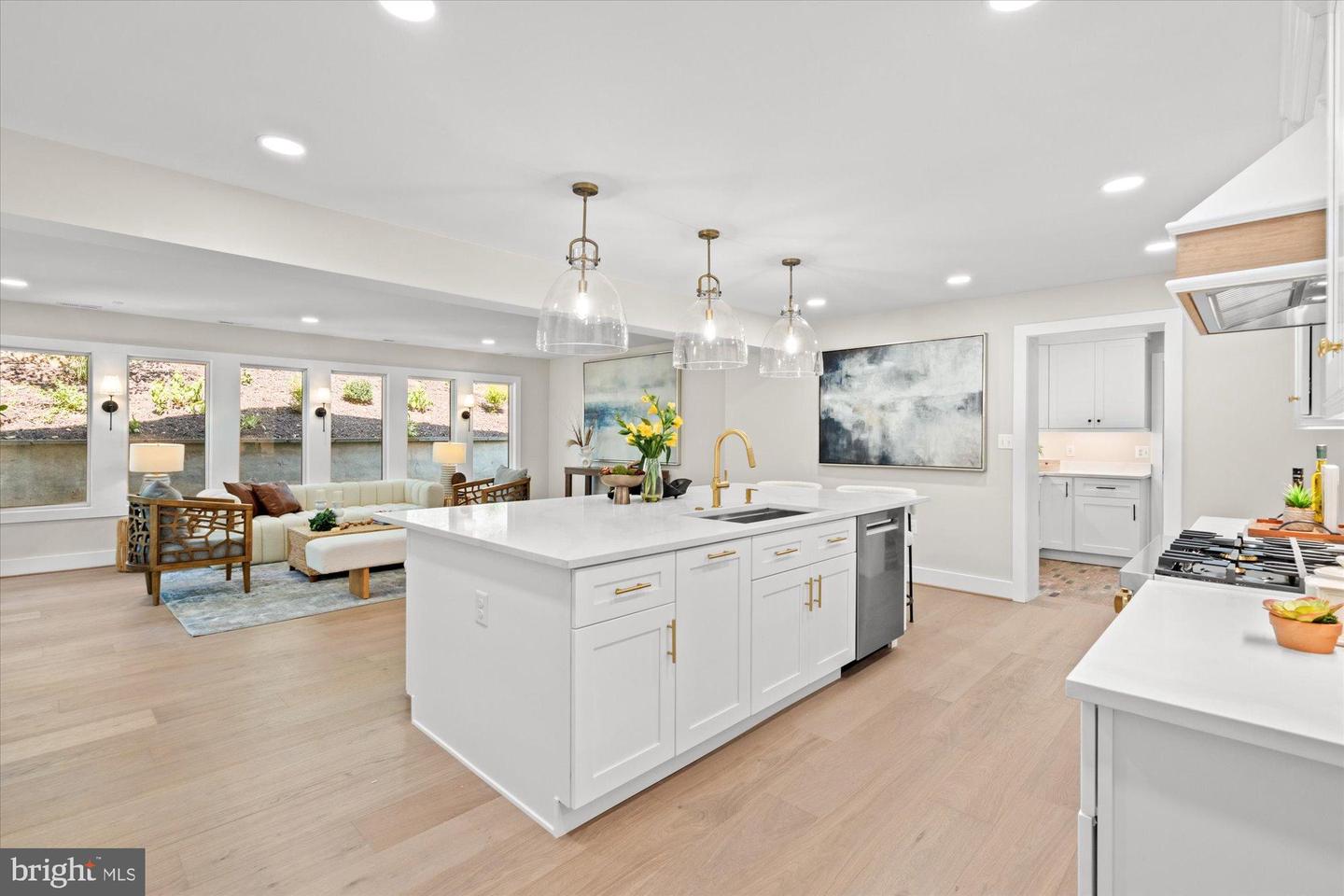 903 E TIMBER BRANCH PKWY, ALEXANDRIA, Virginia 22302, 5 Bedrooms Bedrooms, ,4 BathroomsBathrooms,Residential,For sale,903 E TIMBER BRANCH PKWY,VAAX2048514 MLS # VAAX2048514