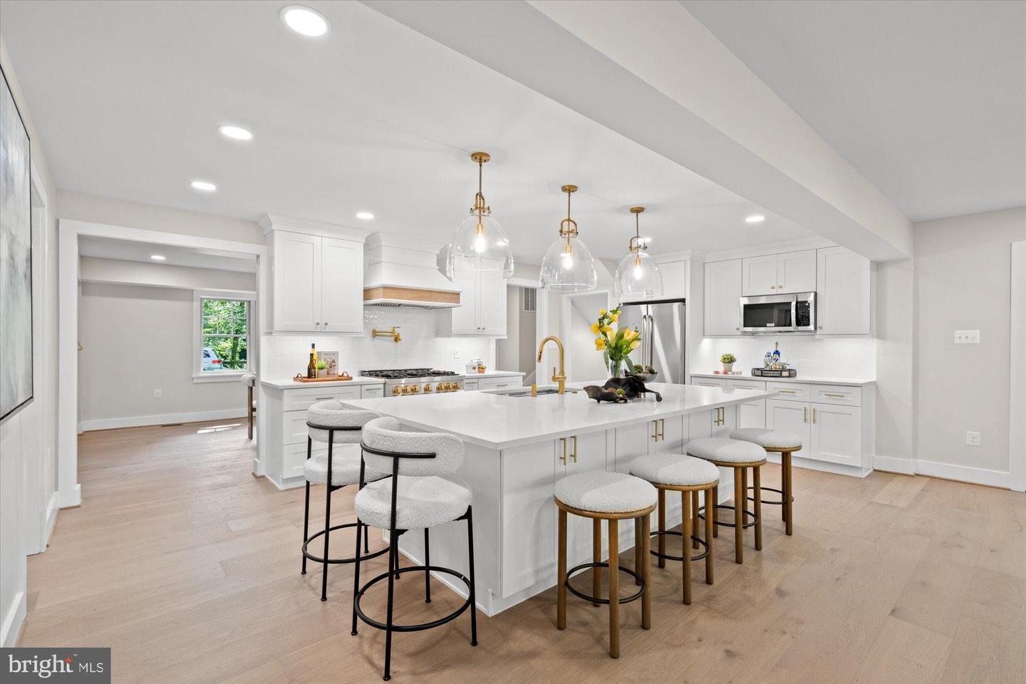 903 E TIMBER BRANCH PKWY, ALEXANDRIA, Virginia 22302, 5 Bedrooms Bedrooms, ,4 BathroomsBathrooms,Residential,For sale,903 E TIMBER BRANCH PKWY,VAAX2048514 MLS # VAAX2048514