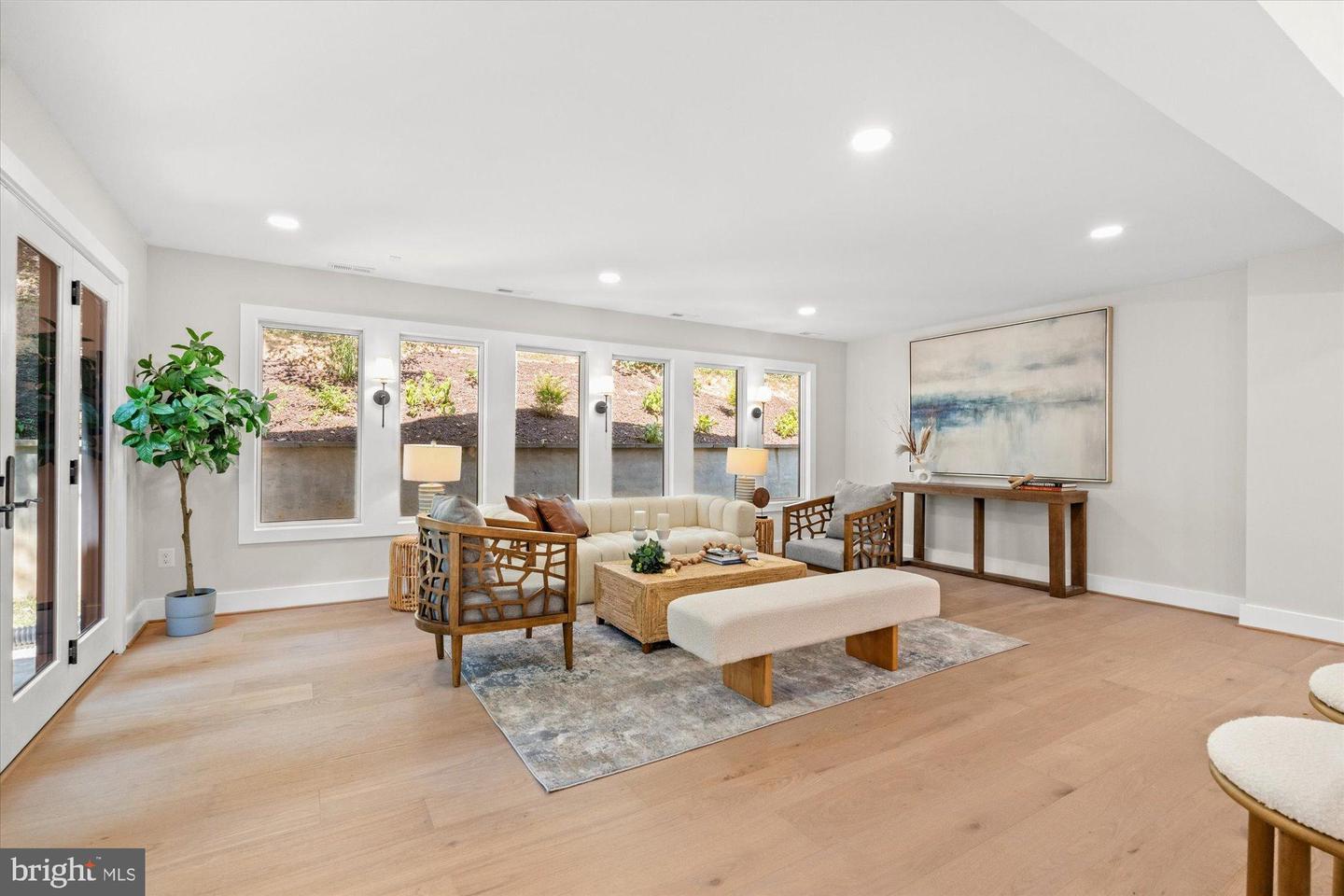 903 E TIMBER BRANCH PKWY, ALEXANDRIA, Virginia 22302, 5 Bedrooms Bedrooms, ,4 BathroomsBathrooms,Residential,For sale,903 E TIMBER BRANCH PKWY,VAAX2048514 MLS # VAAX2048514