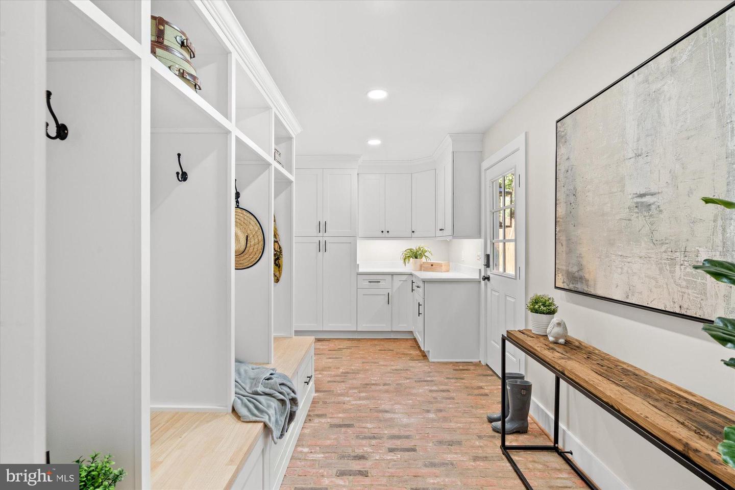 903 E TIMBER BRANCH PKWY, ALEXANDRIA, Virginia 22302, 5 Bedrooms Bedrooms, ,4 BathroomsBathrooms,Residential,For sale,903 E TIMBER BRANCH PKWY,VAAX2048514 MLS # VAAX2048514