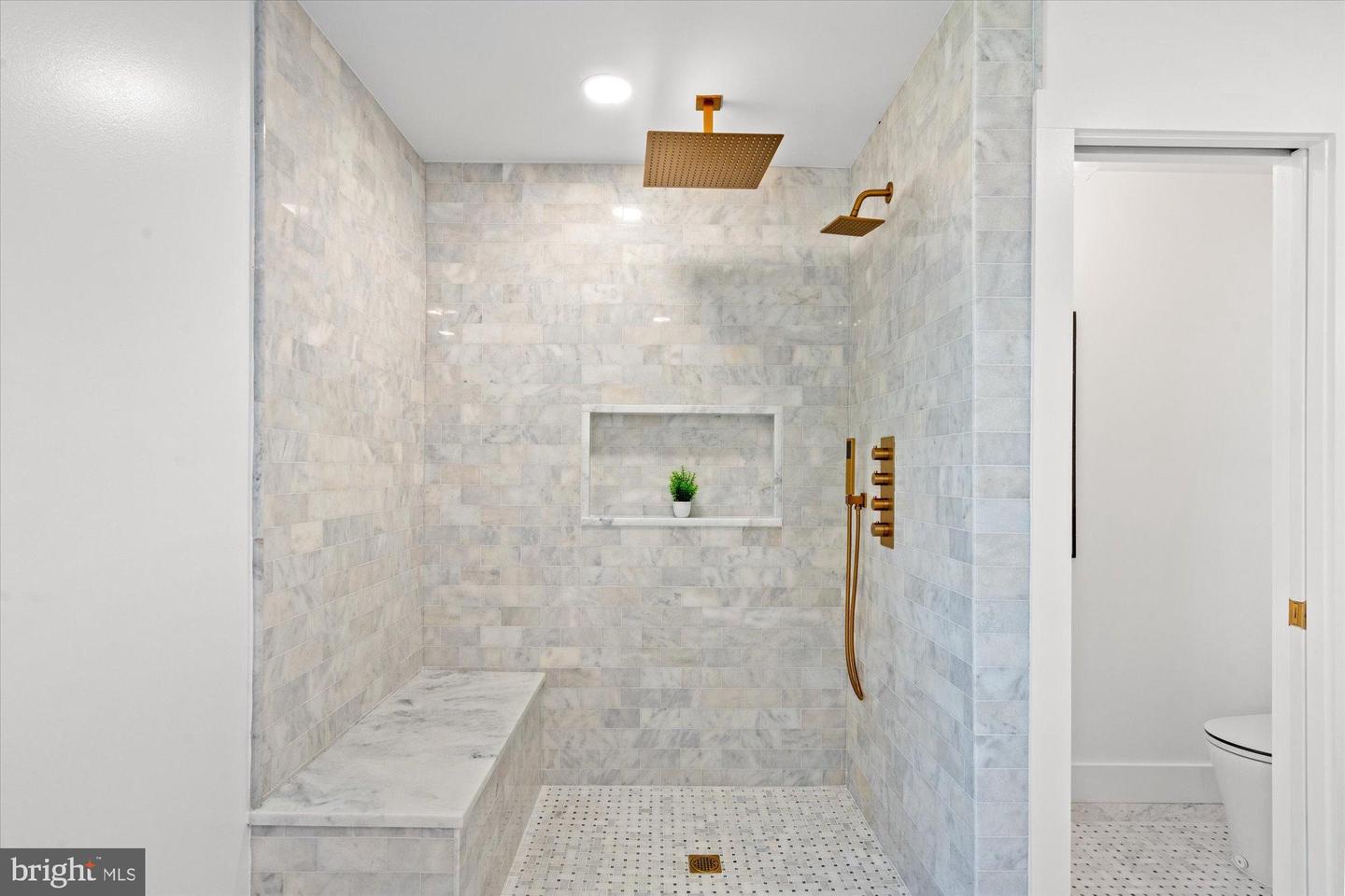 903 E TIMBER BRANCH PKWY, ALEXANDRIA, Virginia 22302, 5 Bedrooms Bedrooms, ,4 BathroomsBathrooms,Residential,For sale,903 E TIMBER BRANCH PKWY,VAAX2048514 MLS # VAAX2048514