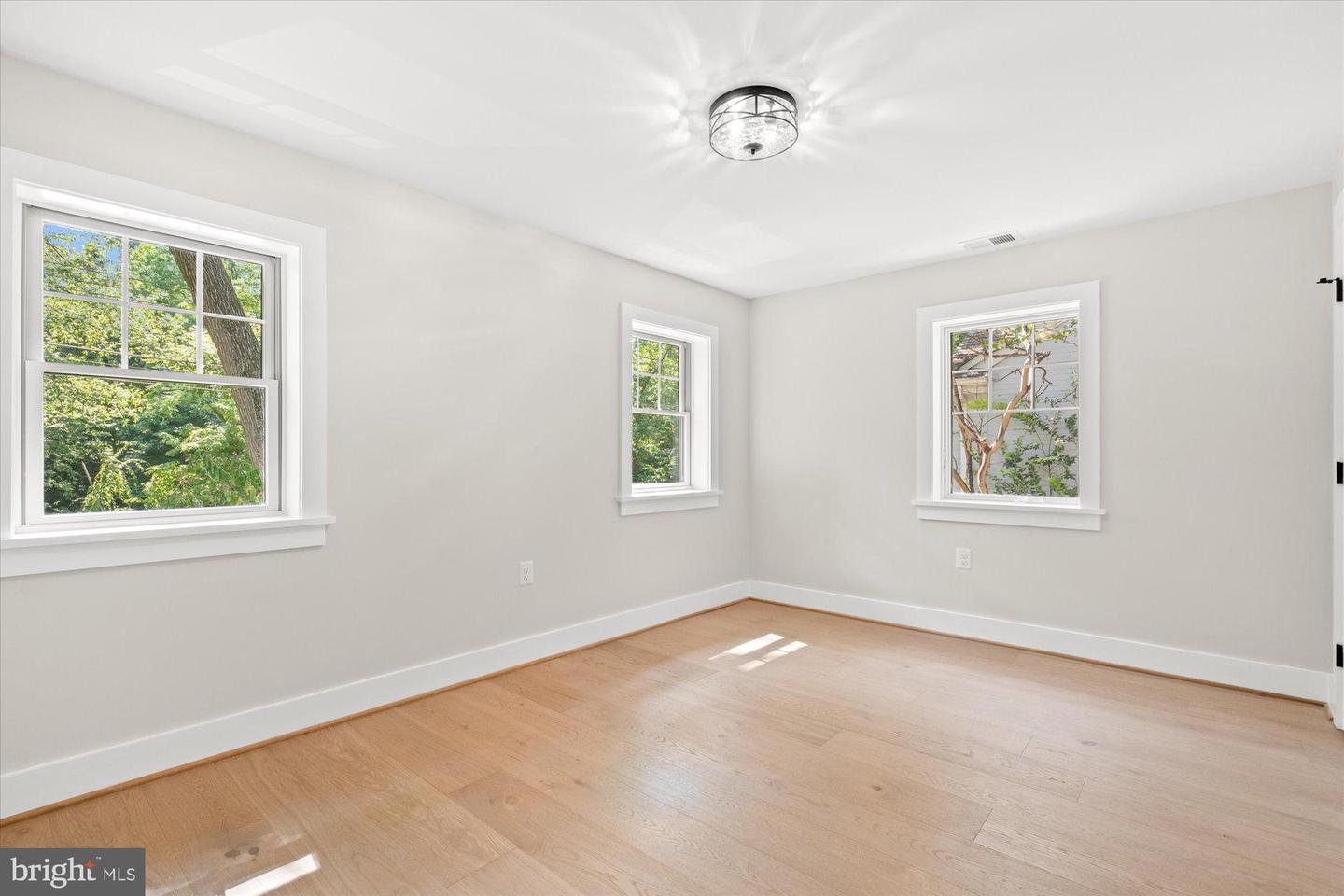 903 E TIMBER BRANCH PKWY, ALEXANDRIA, Virginia 22302, 5 Bedrooms Bedrooms, ,4 BathroomsBathrooms,Residential,For sale,903 E TIMBER BRANCH PKWY,VAAX2048514 MLS # VAAX2048514
