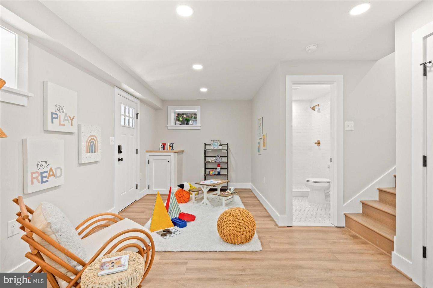 903 E TIMBER BRANCH PKWY, ALEXANDRIA, Virginia 22302, 5 Bedrooms Bedrooms, ,4 BathroomsBathrooms,Residential,For sale,903 E TIMBER BRANCH PKWY,VAAX2048514 MLS # VAAX2048514