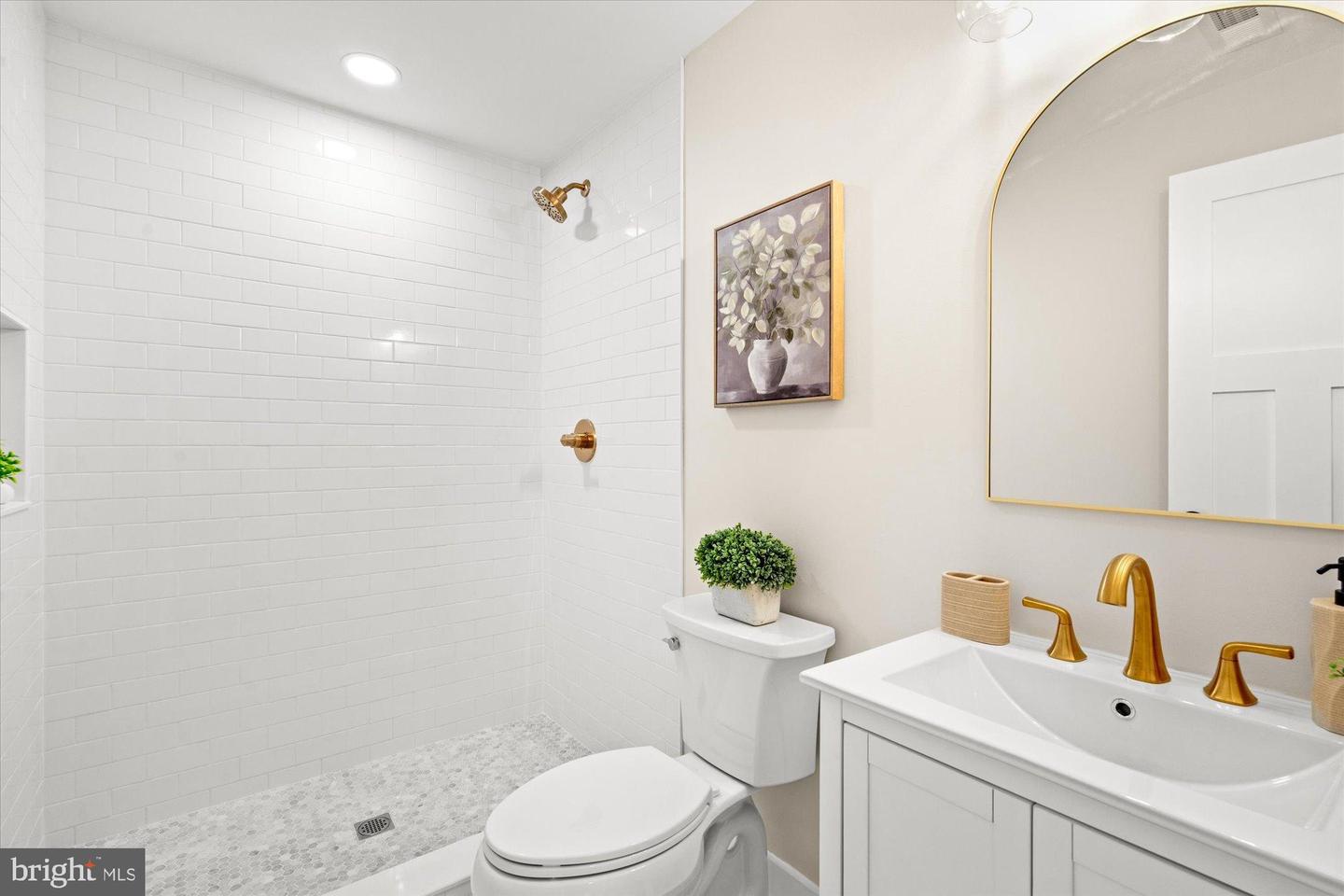 903 E TIMBER BRANCH PKWY, ALEXANDRIA, Virginia 22302, 5 Bedrooms Bedrooms, ,4 BathroomsBathrooms,Residential,For sale,903 E TIMBER BRANCH PKWY,VAAX2048514 MLS # VAAX2048514