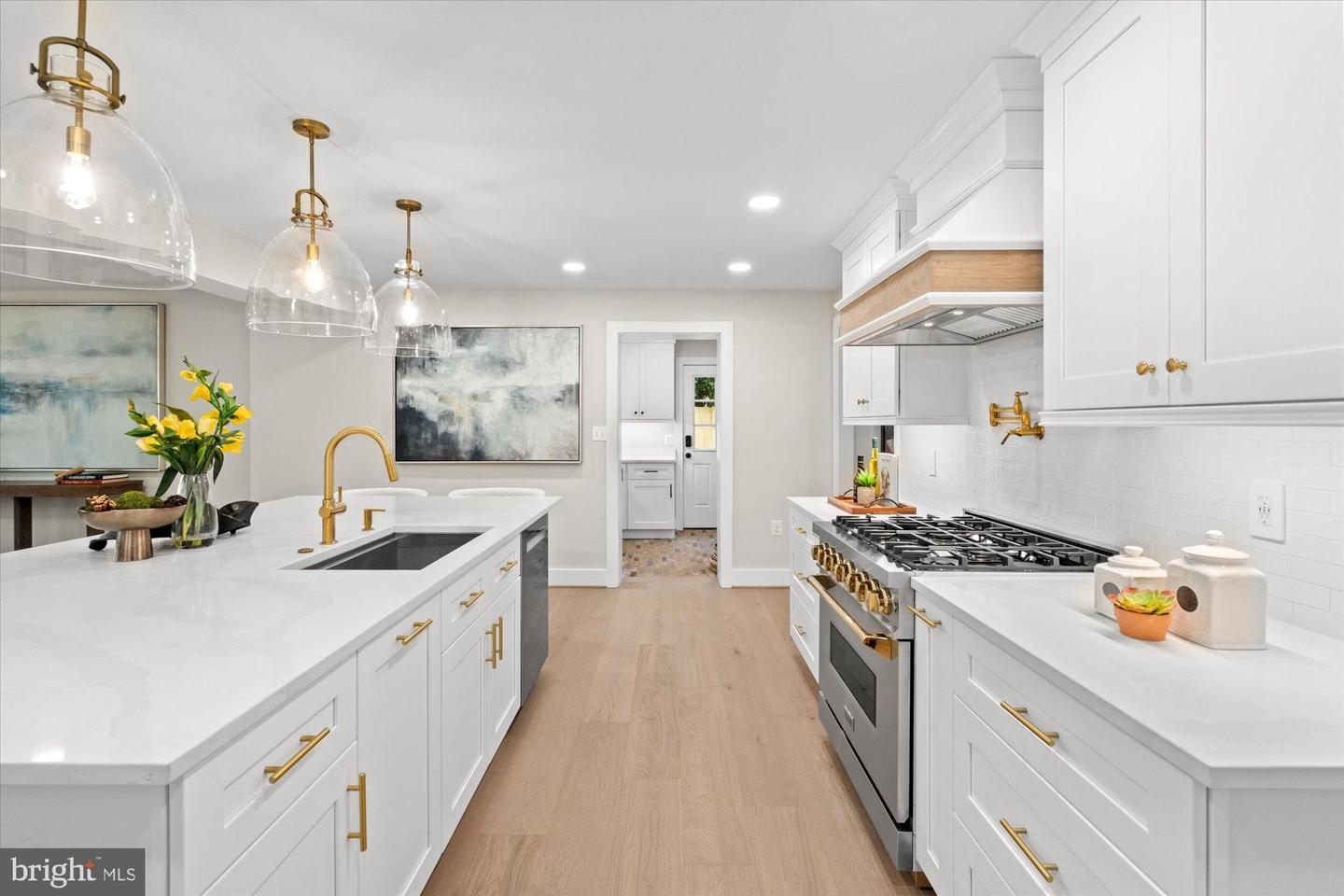 903 E TIMBER BRANCH PKWY, ALEXANDRIA, Virginia 22302, 5 Bedrooms Bedrooms, ,4 BathroomsBathrooms,Residential,For sale,903 E TIMBER BRANCH PKWY,VAAX2048514 MLS # VAAX2048514