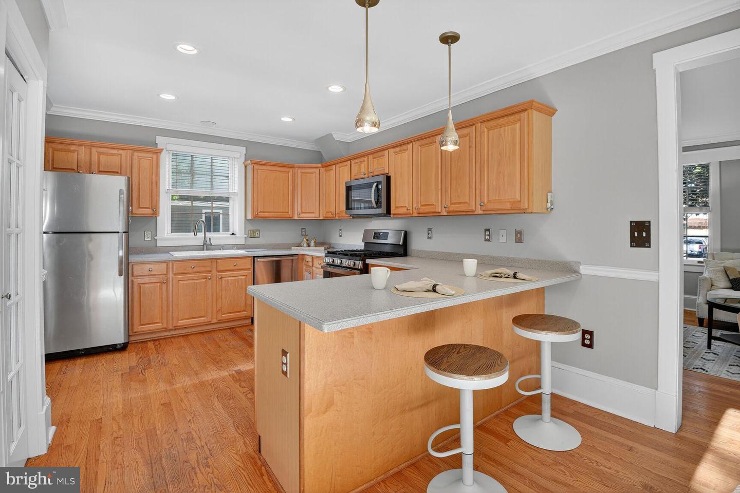 802 N DANIEL ST, ARLINGTON, Virginia 22201, 3 Bedrooms Bedrooms, 9 Rooms Rooms,2 BathroomsBathrooms,Residential,For sale,802 N DANIEL ST,VAAR2062220 MLS # VAAR2062220
