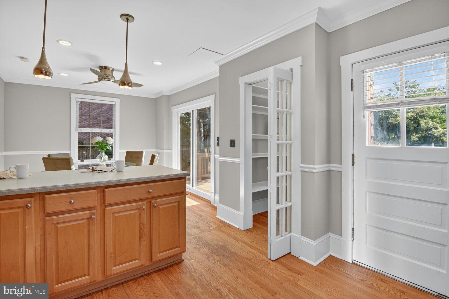 802 N DANIEL ST, ARLINGTON, Virginia 22201, 3 Bedrooms Bedrooms, 9 Rooms Rooms,2 BathroomsBathrooms,Residential,For sale,802 N DANIEL ST,VAAR2062220 MLS # VAAR2062220