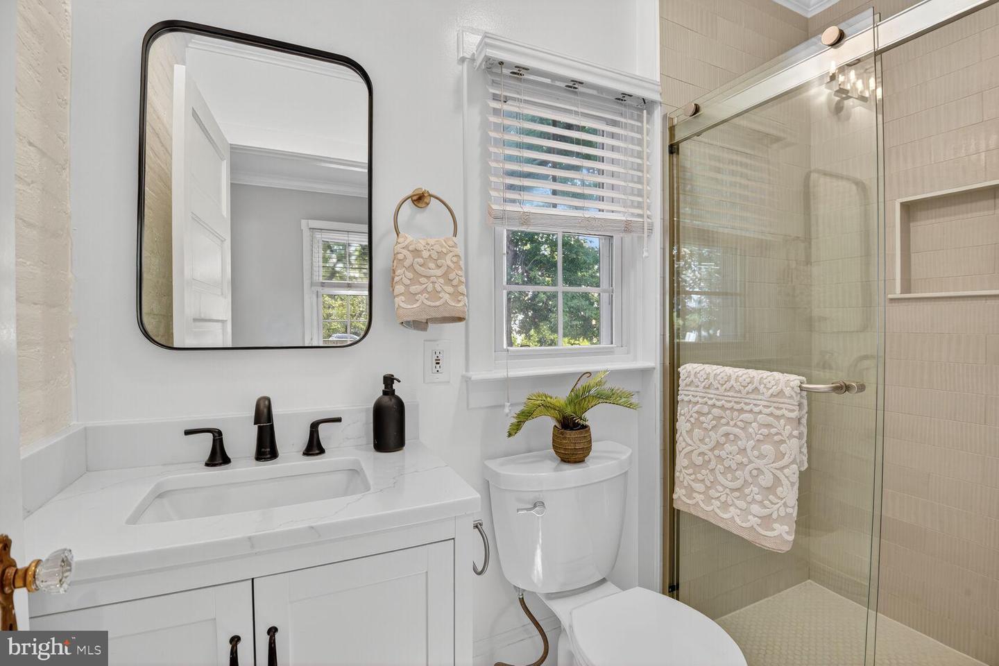 802 N DANIEL ST, ARLINGTON, Virginia 22201, 3 Bedrooms Bedrooms, 9 Rooms Rooms,2 BathroomsBathrooms,Residential,For sale,802 N DANIEL ST,VAAR2062220 MLS # VAAR2062220