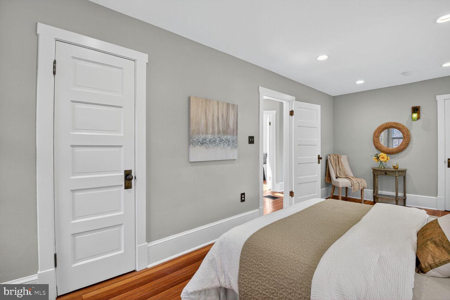 802 N DANIEL ST, ARLINGTON, Virginia 22201, 3 Bedrooms Bedrooms, 9 Rooms Rooms,2 BathroomsBathrooms,Residential,For sale,802 N DANIEL ST,VAAR2062220 MLS # VAAR2062220