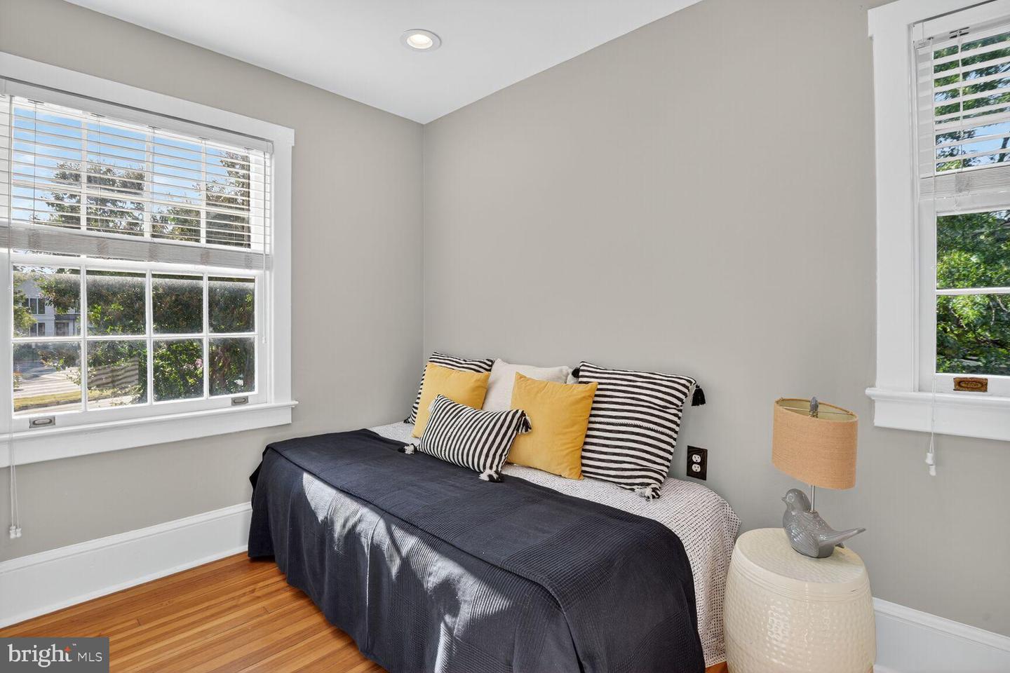 802 N DANIEL ST, ARLINGTON, Virginia 22201, 3 Bedrooms Bedrooms, 9 Rooms Rooms,2 BathroomsBathrooms,Residential,For sale,802 N DANIEL ST,VAAR2062220 MLS # VAAR2062220
