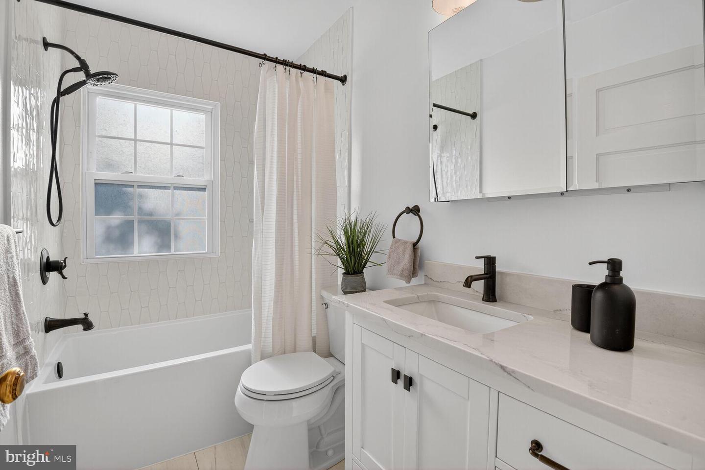 802 N DANIEL ST, ARLINGTON, Virginia 22201, 3 Bedrooms Bedrooms, 9 Rooms Rooms,2 BathroomsBathrooms,Residential,For sale,802 N DANIEL ST,VAAR2062220 MLS # VAAR2062220