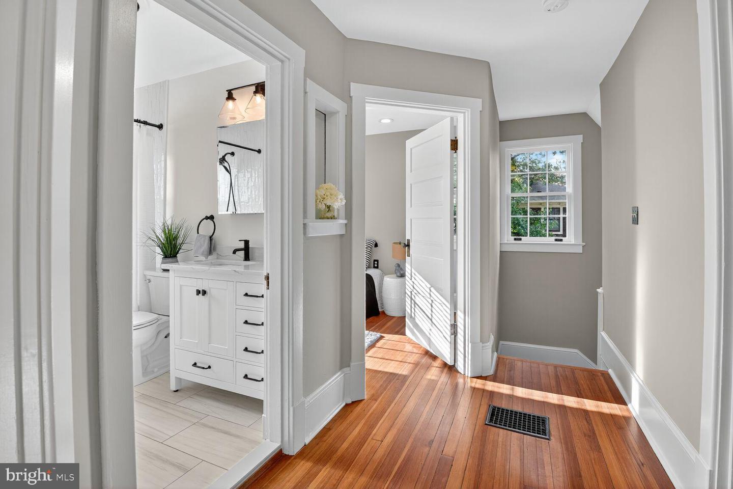 802 N DANIEL ST, ARLINGTON, Virginia 22201, 3 Bedrooms Bedrooms, 9 Rooms Rooms,2 BathroomsBathrooms,Residential,For sale,802 N DANIEL ST,VAAR2062220 MLS # VAAR2062220