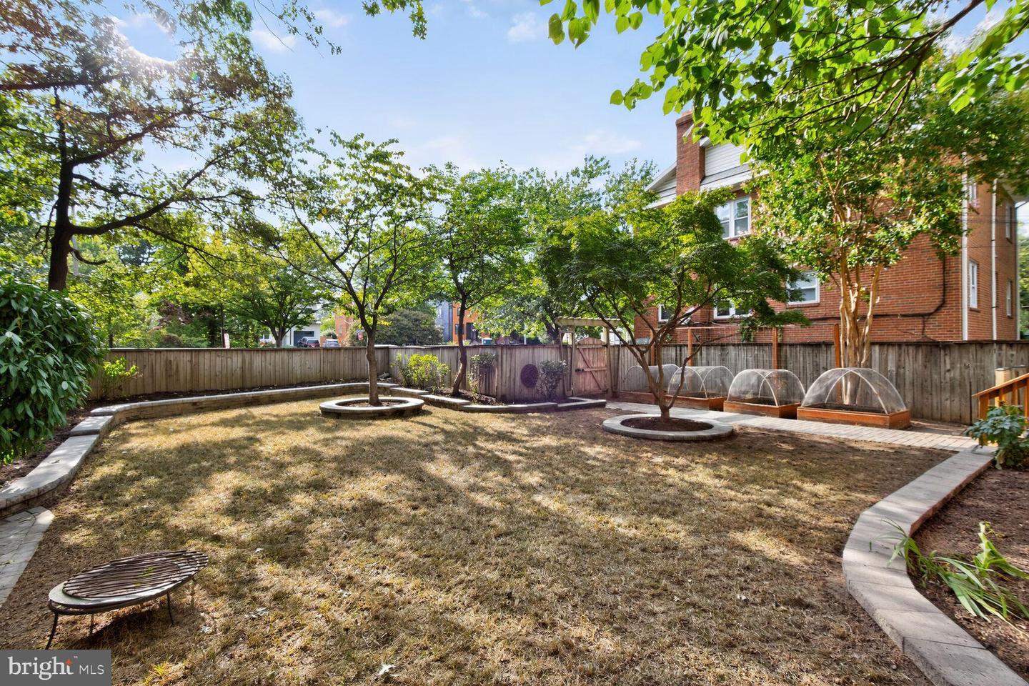 802 N DANIEL ST, ARLINGTON, Virginia 22201, 3 Bedrooms Bedrooms, 9 Rooms Rooms,2 BathroomsBathrooms,Residential,For sale,802 N DANIEL ST,VAAR2062220 MLS # VAAR2062220