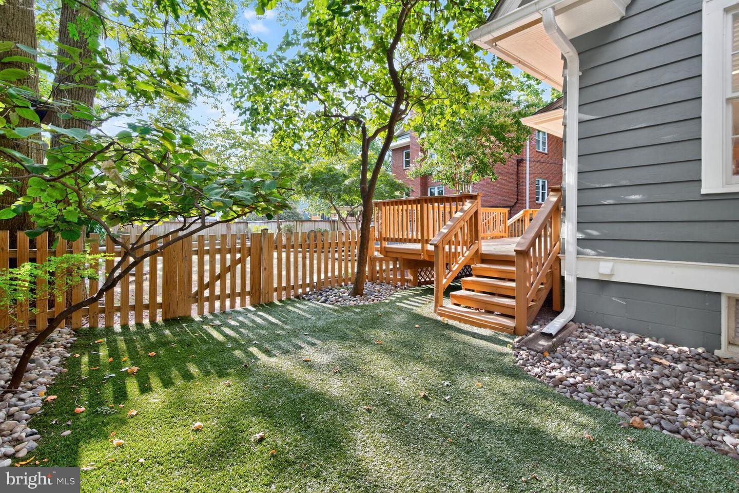 802 N DANIEL ST, ARLINGTON, Virginia 22201, 3 Bedrooms Bedrooms, 9 Rooms Rooms,2 BathroomsBathrooms,Residential,For sale,802 N DANIEL ST,VAAR2062220 MLS # VAAR2062220