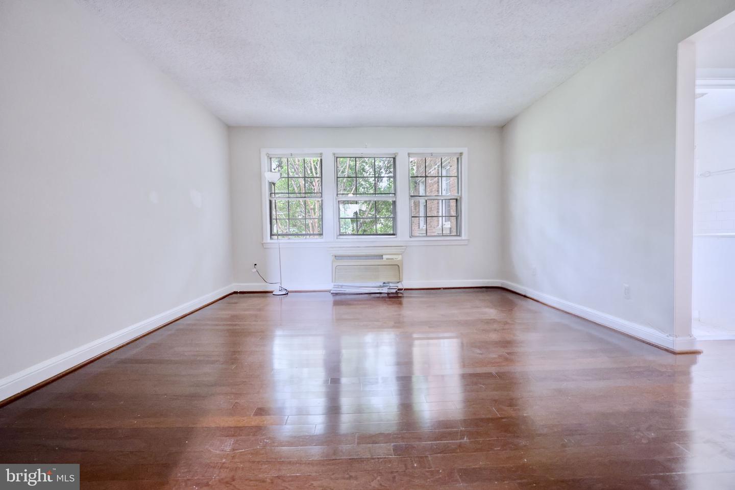 1814 W ABINGDON DR #201, ALEXANDRIA, Virginia 22314, 1 Bedroom Bedrooms, ,1 BathroomBathrooms,Residential,For sale,1814 W ABINGDON DR #201,VAAX2048554 MLS # VAAX2048554
