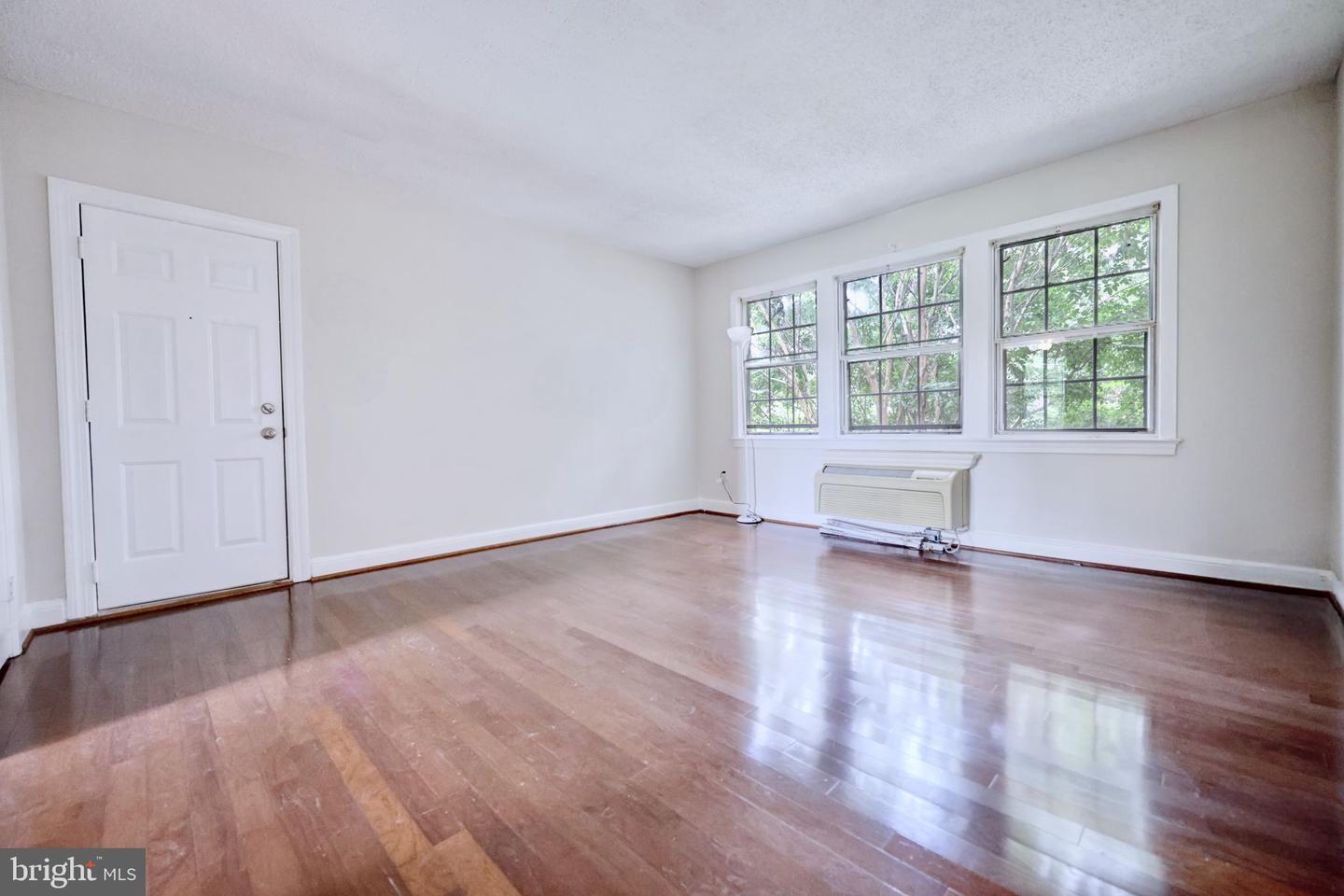1814 W ABINGDON DR #201, ALEXANDRIA, Virginia 22314, 1 Bedroom Bedrooms, ,1 BathroomBathrooms,Residential,For sale,1814 W ABINGDON DR #201,VAAX2048554 MLS # VAAX2048554