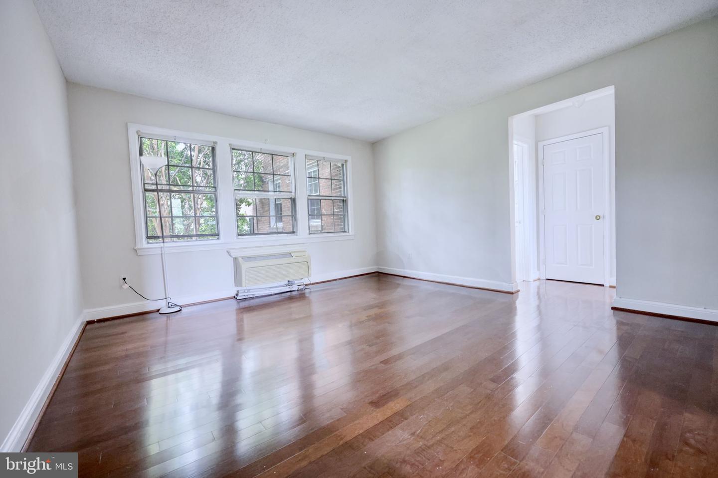 1814 W ABINGDON DR #201, ALEXANDRIA, Virginia 22314, 1 Bedroom Bedrooms, ,1 BathroomBathrooms,Residential,For sale,1814 W ABINGDON DR #201,VAAX2048554 MLS # VAAX2048554