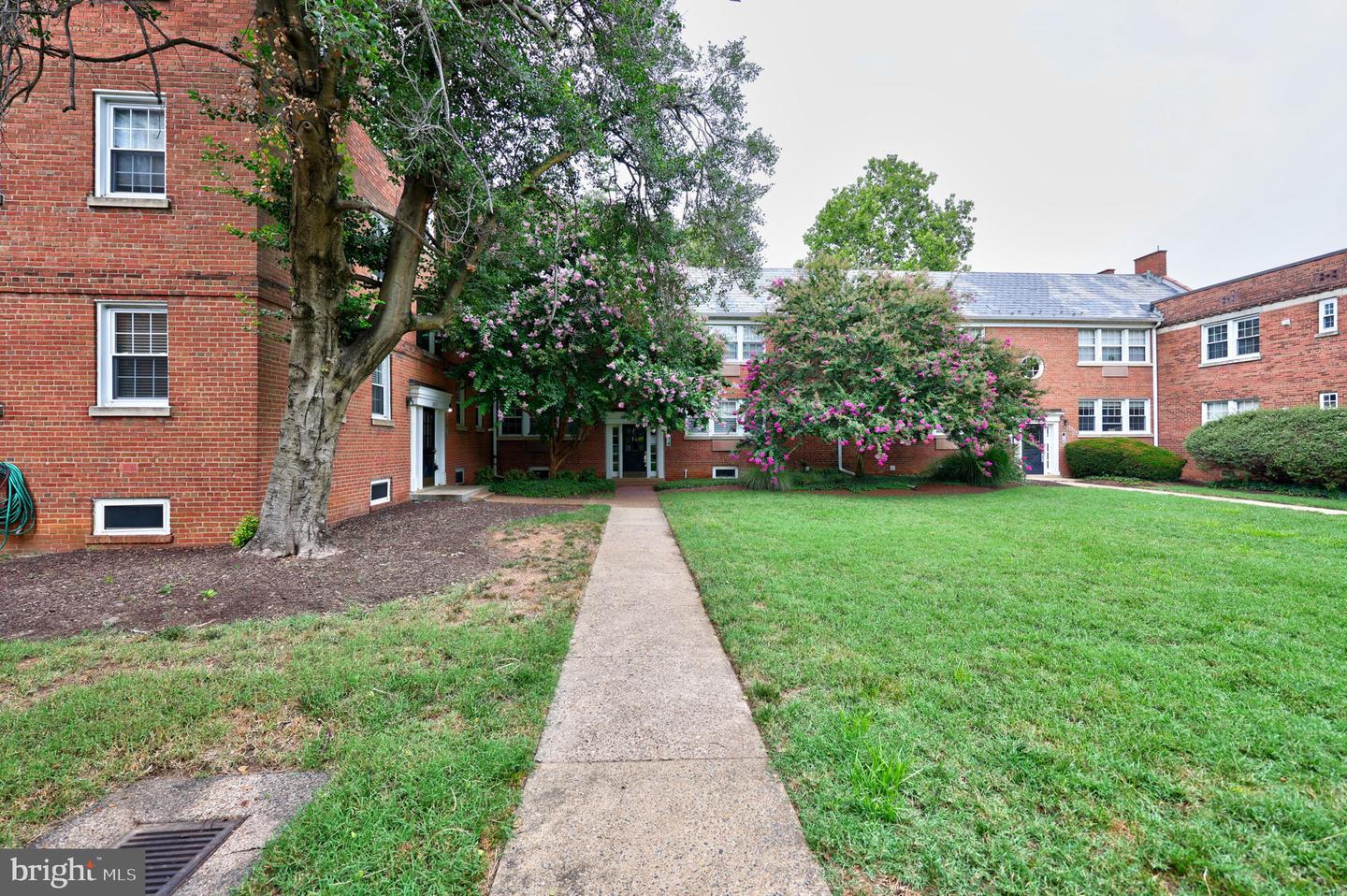 1814 W ABINGDON DR #201, ALEXANDRIA, Virginia 22314, 1 Bedroom Bedrooms, ,1 BathroomBathrooms,Residential,For sale,1814 W ABINGDON DR #201,VAAX2048554 MLS # VAAX2048554