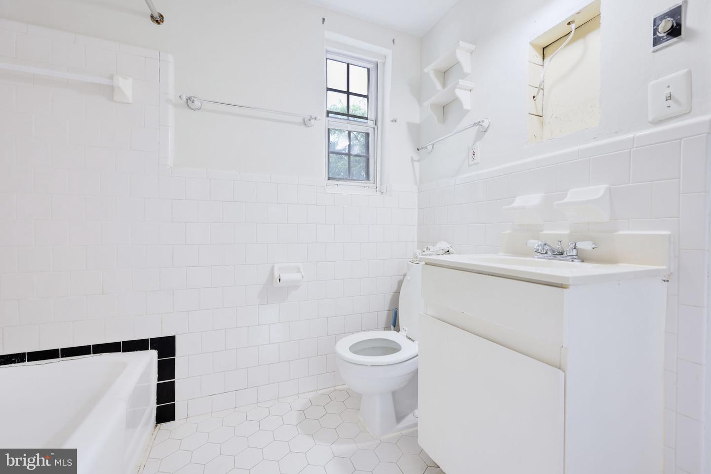 1814 W ABINGDON DR #201, ALEXANDRIA, Virginia 22314, 1 Bedroom Bedrooms, ,1 BathroomBathrooms,Residential,For sale,1814 W ABINGDON DR #201,VAAX2048554 MLS # VAAX2048554
