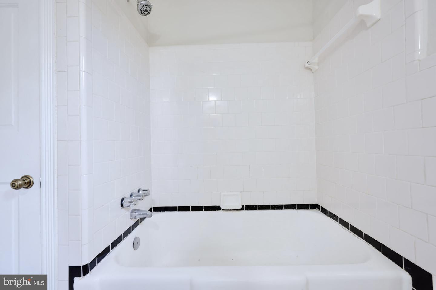1814 W ABINGDON DR #201, ALEXANDRIA, Virginia 22314, 1 Bedroom Bedrooms, ,1 BathroomBathrooms,Residential,For sale,1814 W ABINGDON DR #201,VAAX2048554 MLS # VAAX2048554