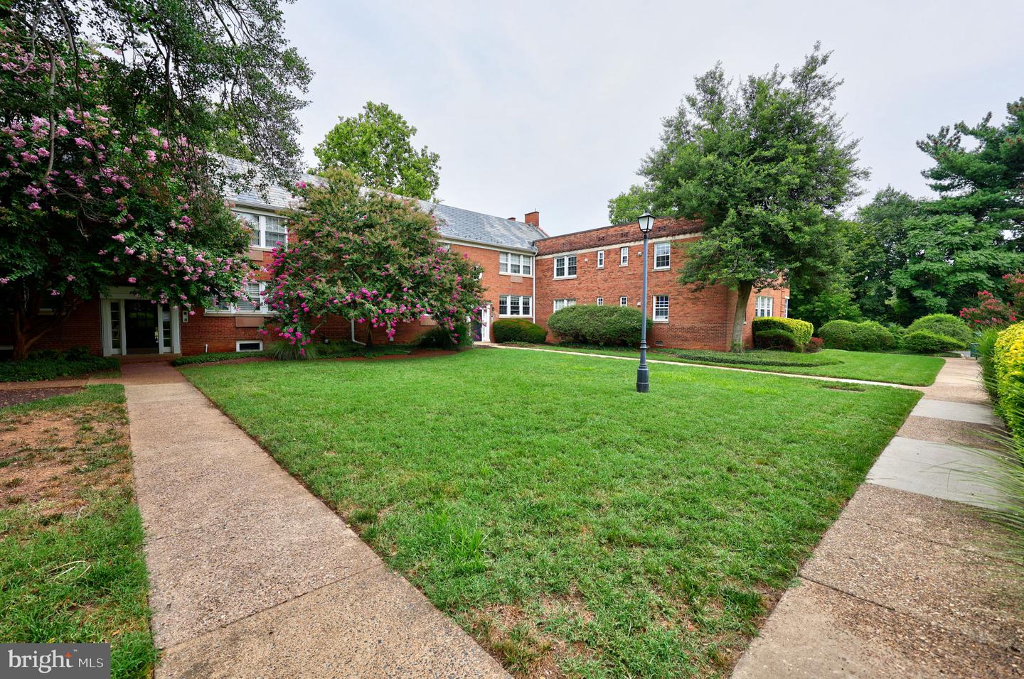 1814 W ABINGDON DR #201, ALEXANDRIA, Virginia 22314, 1 Bedroom Bedrooms, ,1 BathroomBathrooms,Residential,For sale,1814 W ABINGDON DR #201,VAAX2048554 MLS # VAAX2048554