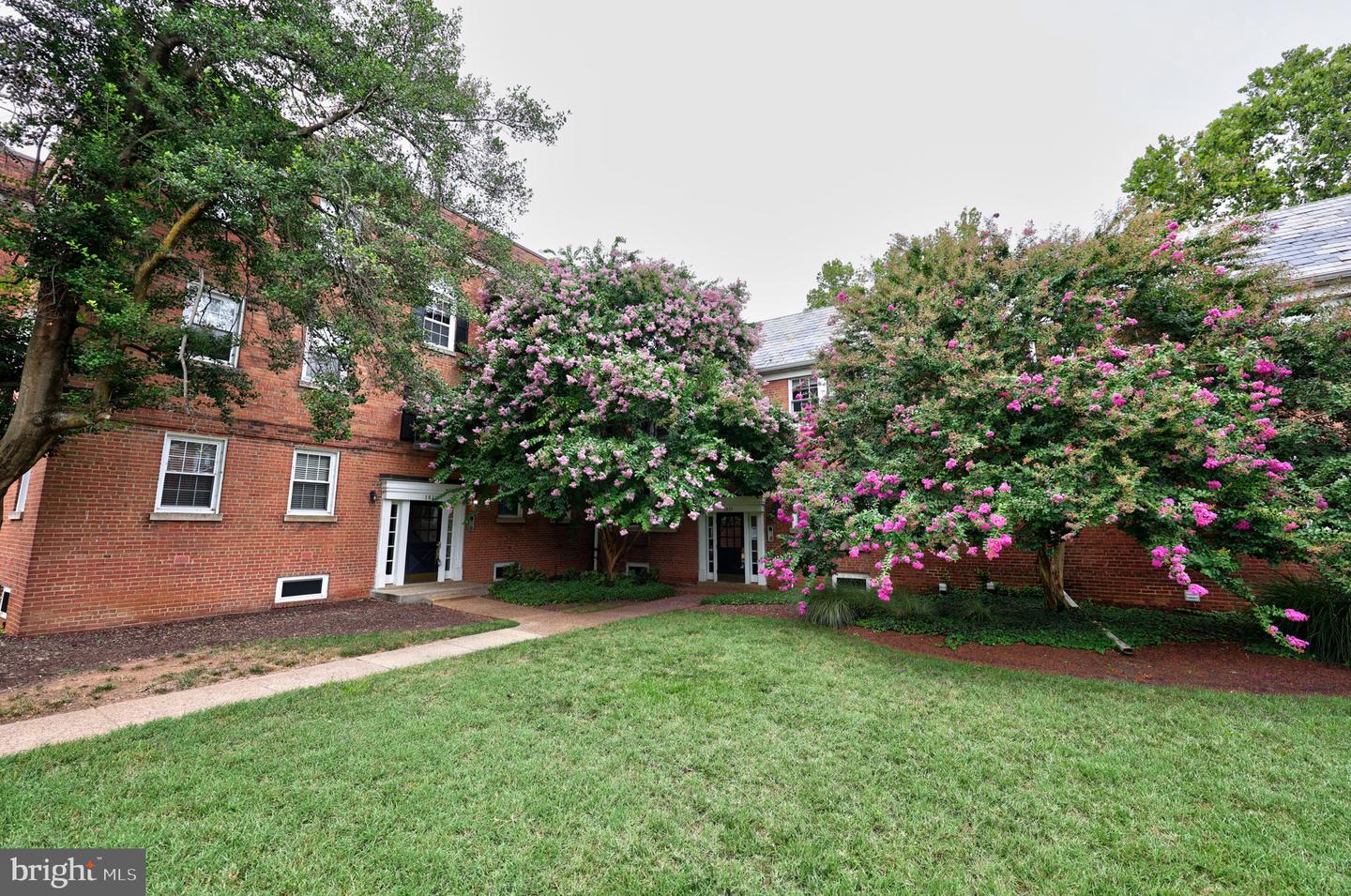 1814 W ABINGDON DR #201, ALEXANDRIA, Virginia 22314, 1 Bedroom Bedrooms, ,1 BathroomBathrooms,Residential,For sale,1814 W ABINGDON DR #201,VAAX2048554 MLS # VAAX2048554