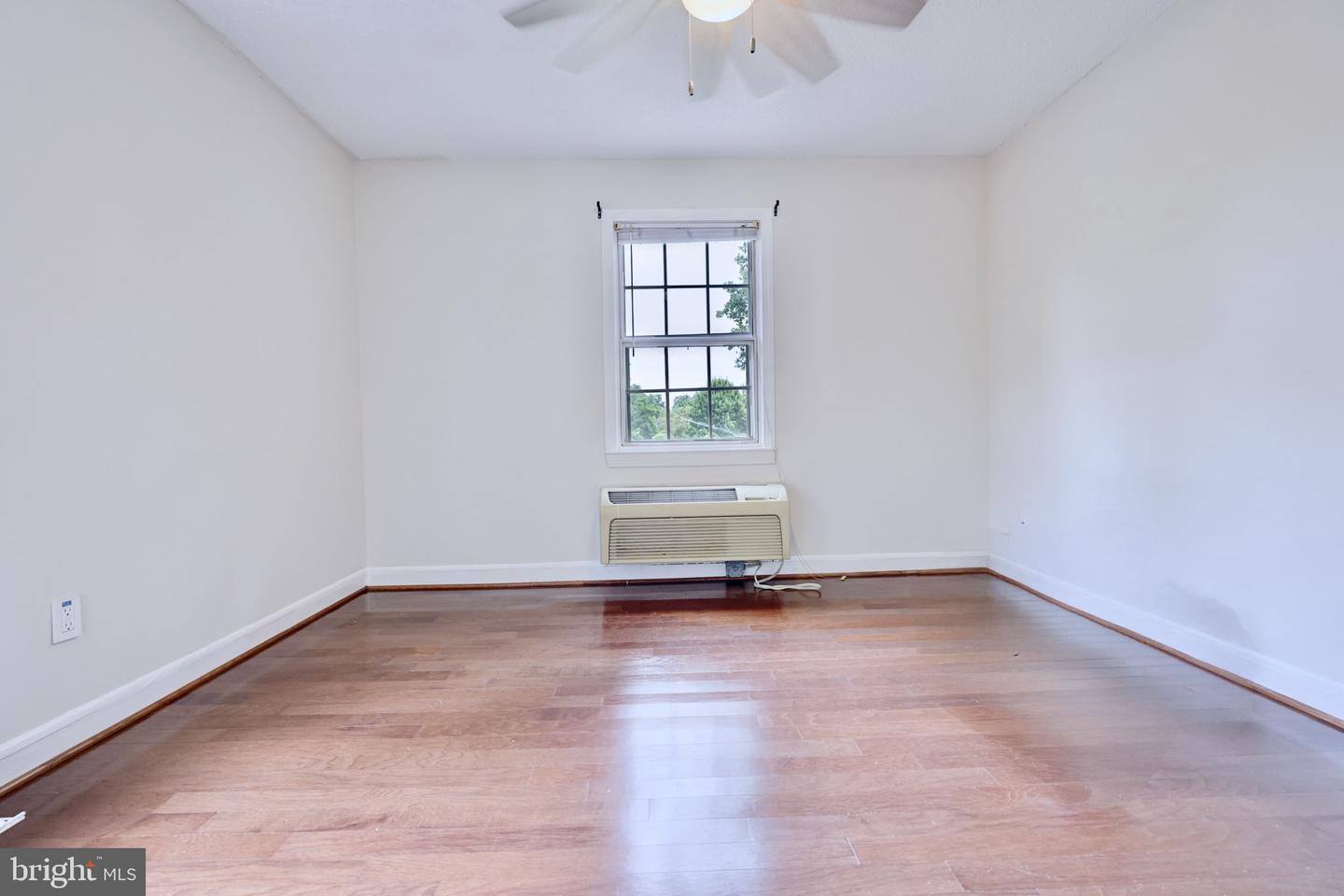 1814 W ABINGDON DR #201, ALEXANDRIA, Virginia 22314, 1 Bedroom Bedrooms, ,1 BathroomBathrooms,Residential,For sale,1814 W ABINGDON DR #201,VAAX2048554 MLS # VAAX2048554