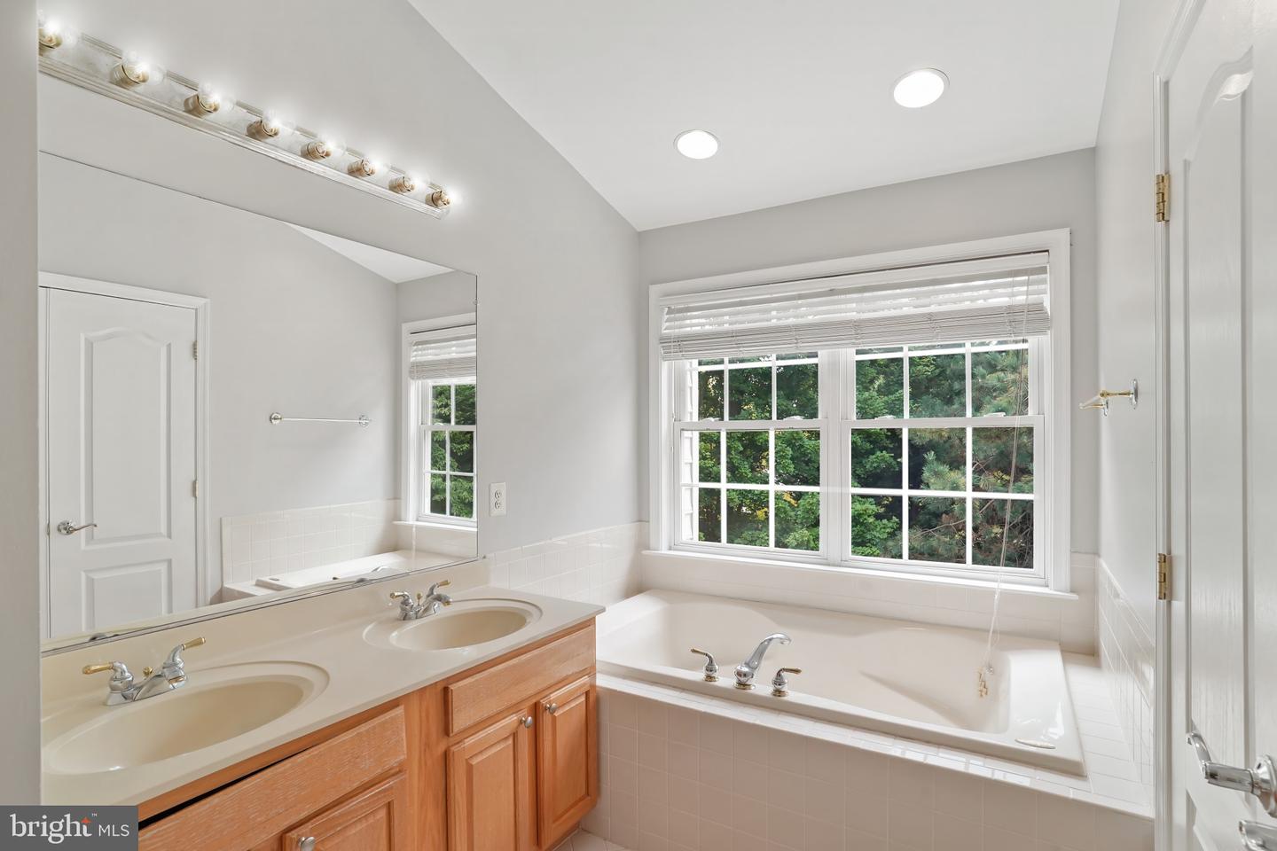 12465 BLISSFUL VALLEY DR, FAIRFAX, Virginia 22033, 4 Bedrooms Bedrooms, ,3 BathroomsBathrooms,Residential,For sale,12465 BLISSFUL VALLEY DR,VAFX2261248 MLS # VAFX2261248