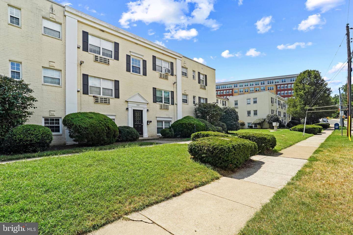 2303 FARRINGTON AVE #02-303, ALEXANDRIA, Virginia 22303, 2 Bedrooms Bedrooms, ,1 BathroomBathrooms,Residential,For sale,2303 FARRINGTON AVE #02-303,VAFX2261250 MLS # VAFX2261250