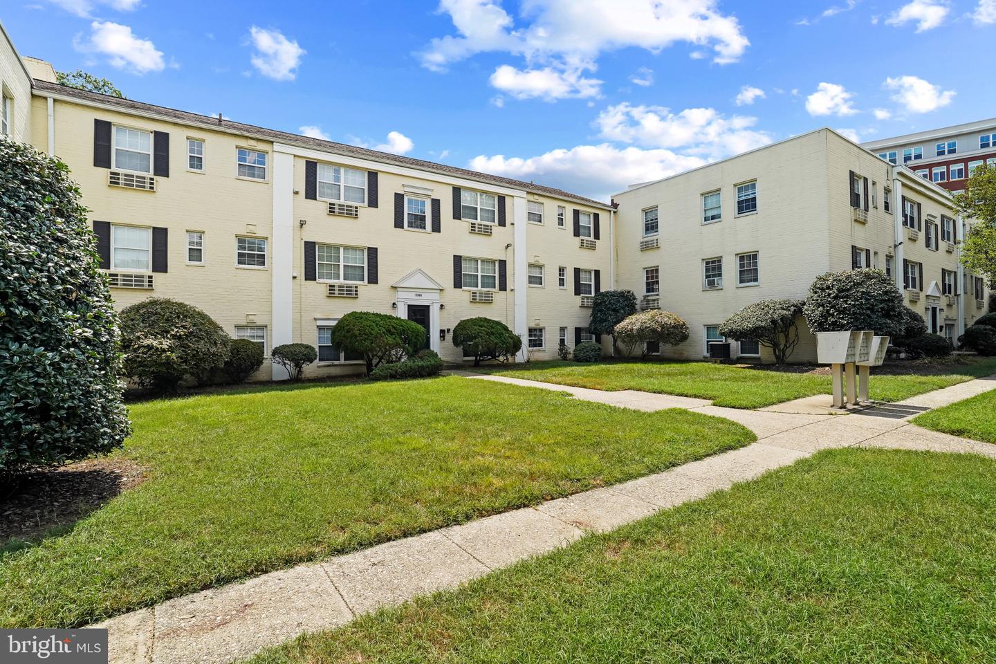 2303 FARRINGTON AVE #02-303, ALEXANDRIA, Virginia 22303, 2 Bedrooms Bedrooms, ,1 BathroomBathrooms,Residential,For sale,2303 FARRINGTON AVE #02-303,VAFX2261250 MLS # VAFX2261250